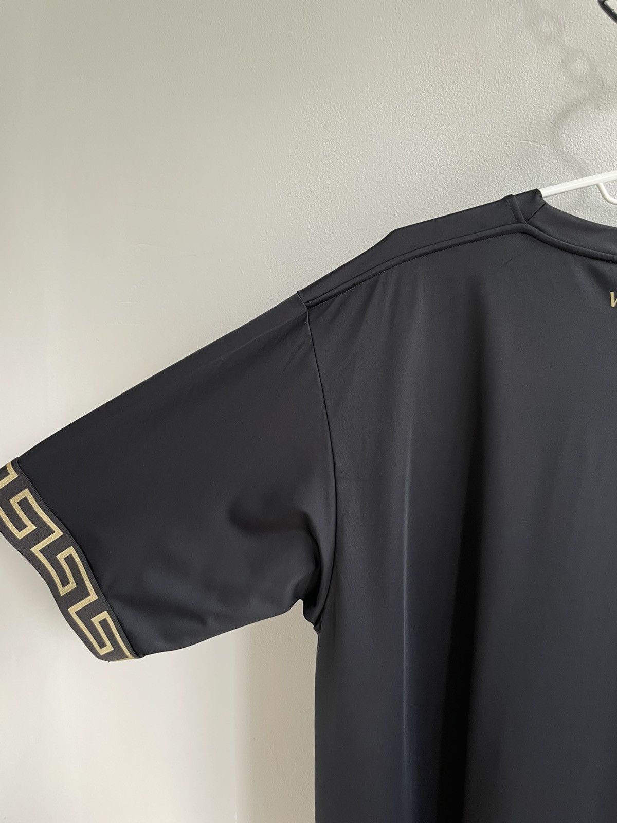 Versace RARE Versace Greca-trim T shirt Tee Black Size US M / EU 48-50 / 2 - 14 Thumbnail