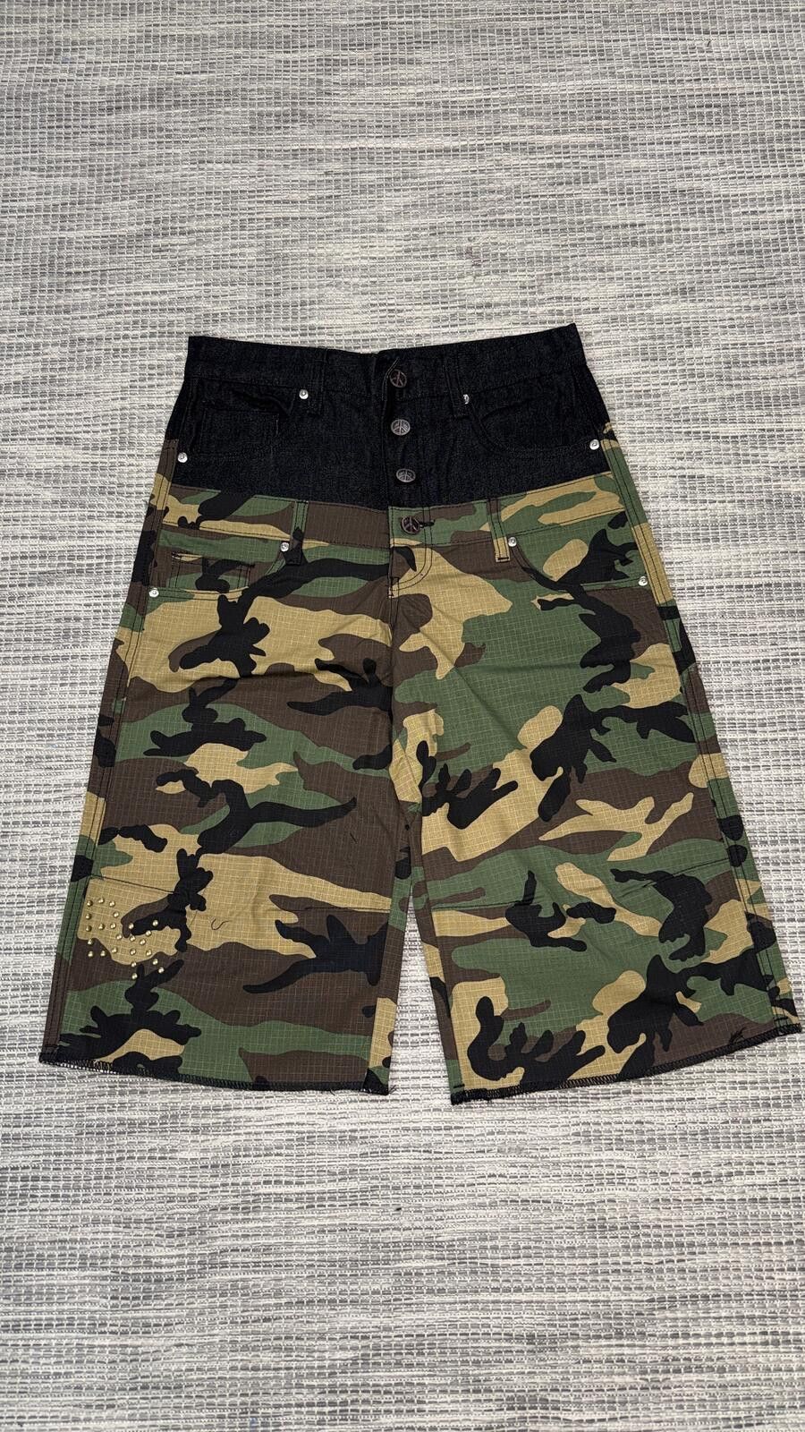 Other Boredom Kills Double Waisted Camo Shorts Size US 30 / EU 46 - 1 Thumbnail