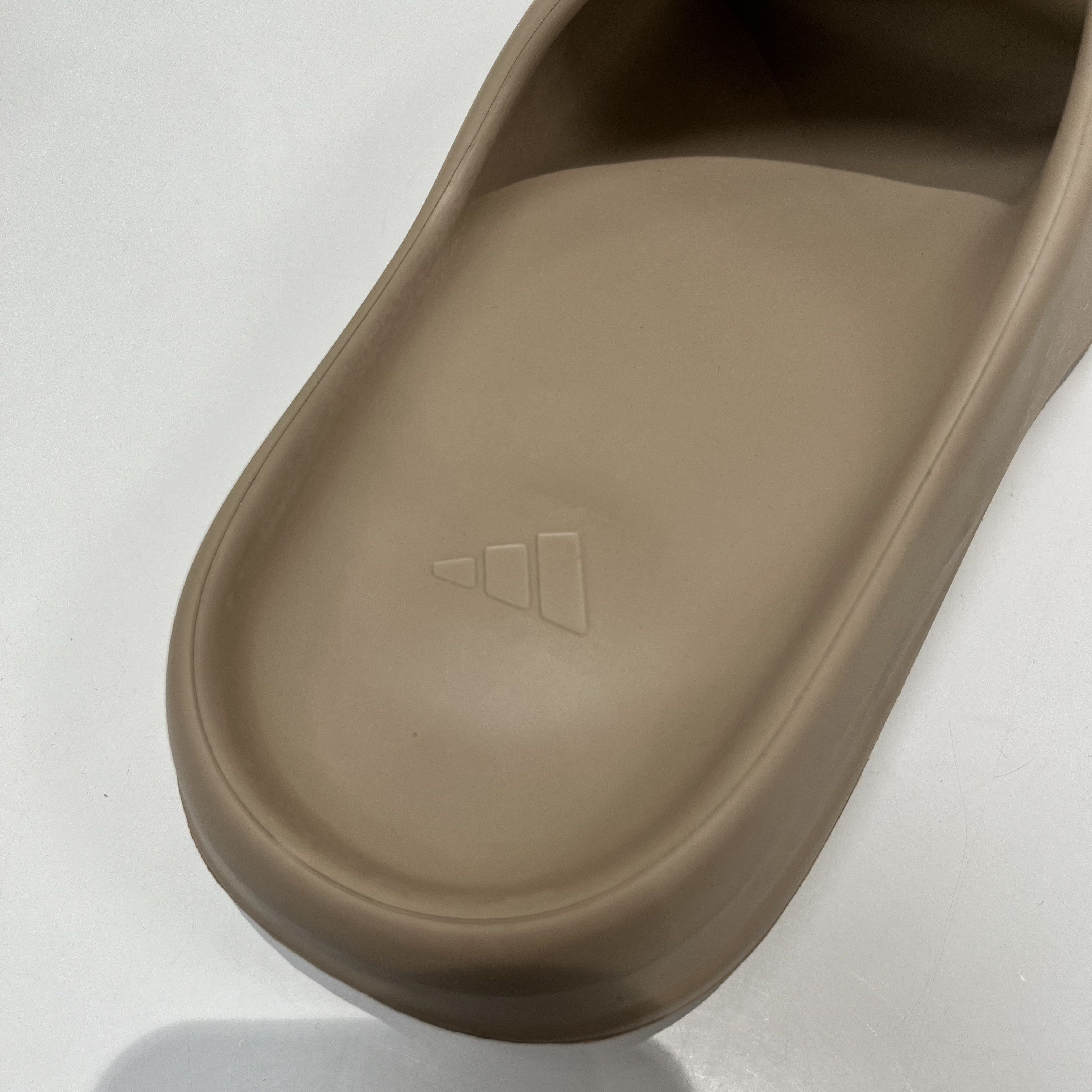 Adidas Adidas Yeezy Slide Pure (First Release) Size US 10 / EU 43 - 13 Thumbnail