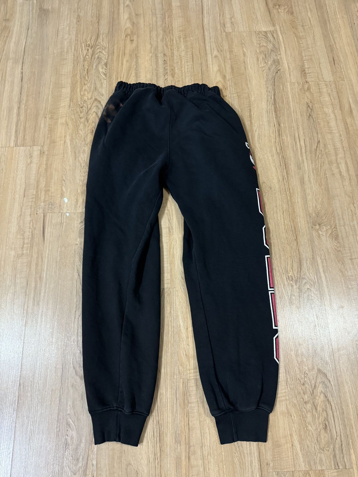 NBA CHICAGO BULLS SPELLOUT BIG LOGO JOGGEP PANTS Size US 34 / EU 50 - 7 Thumbnail