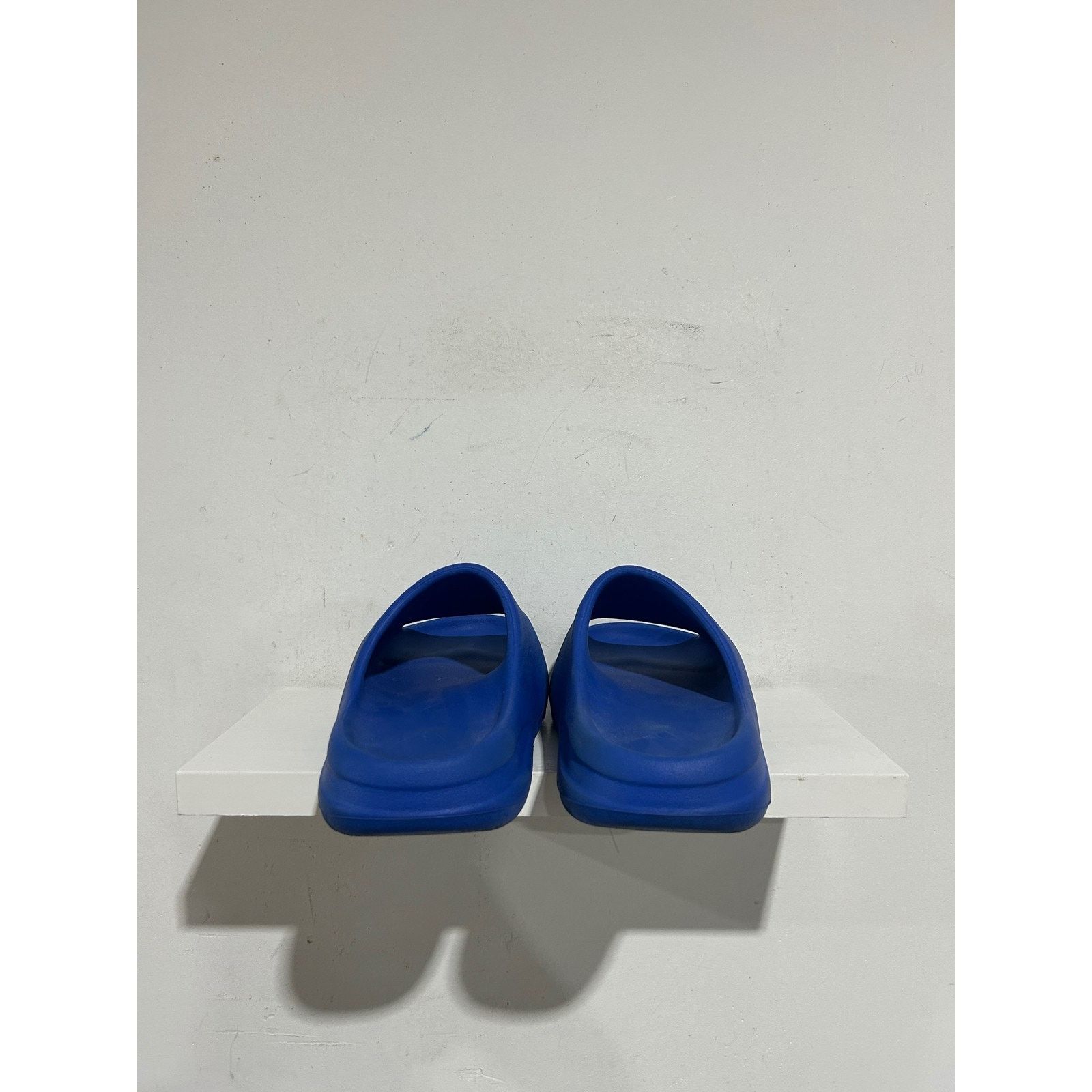Adidas ADIDAS YEEZY SLIDE AZURE SIZE 8 PREOWNED Size US 8 / EU 41 - 4 Thumbnail