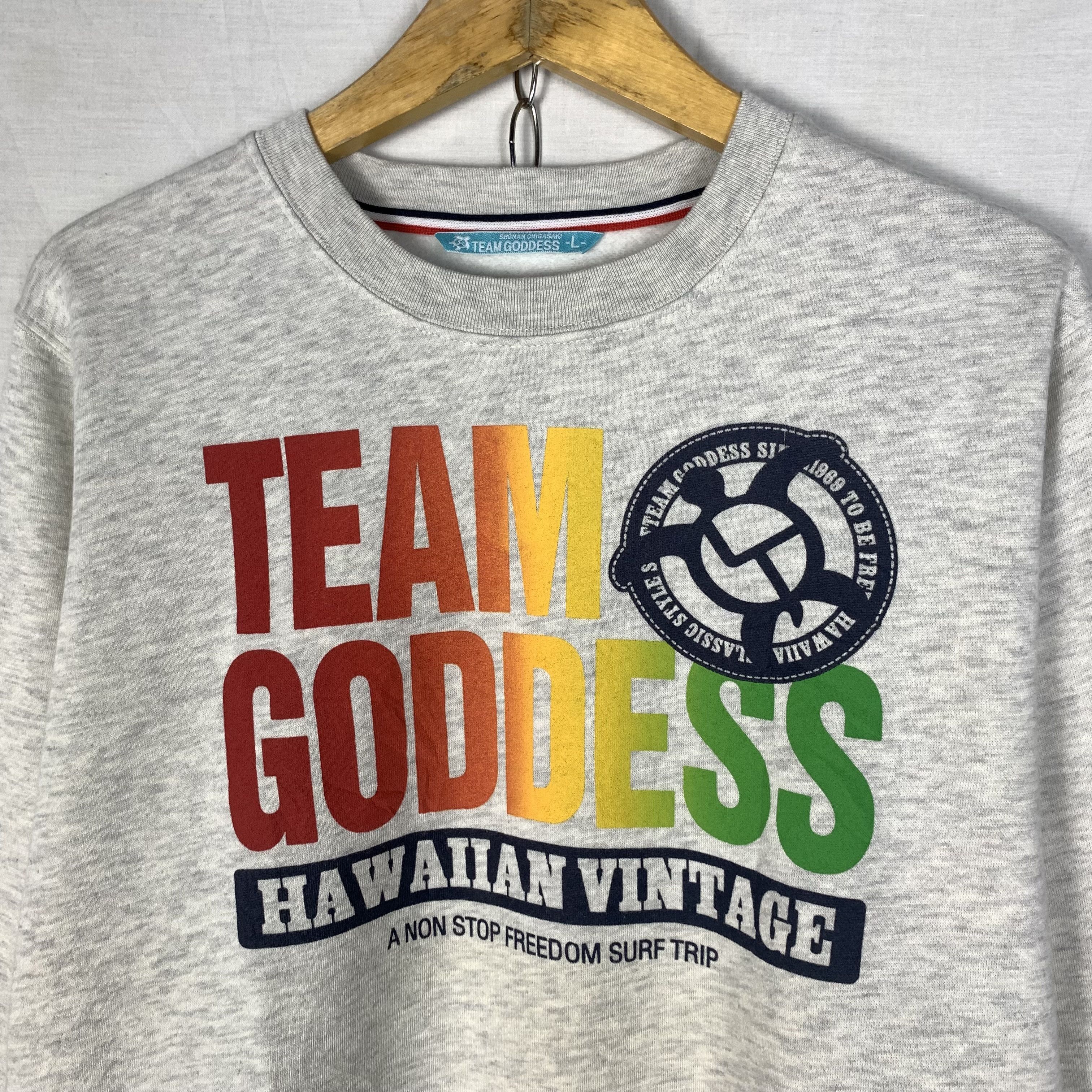 Vintage Team Goddess Surf Sweatshirt Crewneck Size US L / EU 52-54 / 3 - 4 Thumbnail