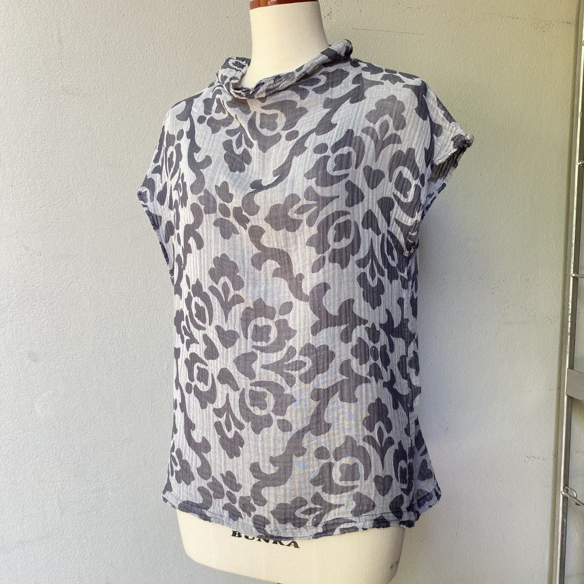 Issey Miyake Plantation Gray Floral Sheer Cap Sleeve Top Size M / US 6-8 / IT 42-44 - 3 Thumbnail