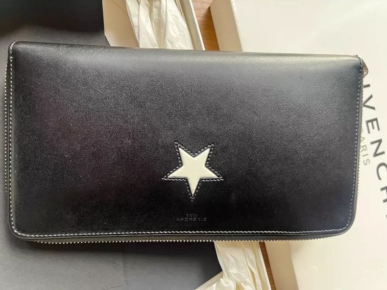 Givenchy Givenchy Classic Logo Print 2506-Nextarrow Size ONE SIZE - 1 Thumbnail