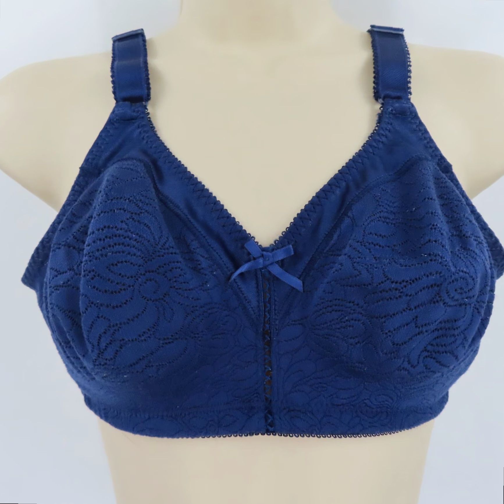 Vintage **Bali 36B Double Support Wireless Lace Bra In Navy Blue Floral Pattern** User: Bali 36B Double Support Wireless Lace Bra In Navy Blue Floral Pattern Size ONE SIZE - 4 Thumbnail