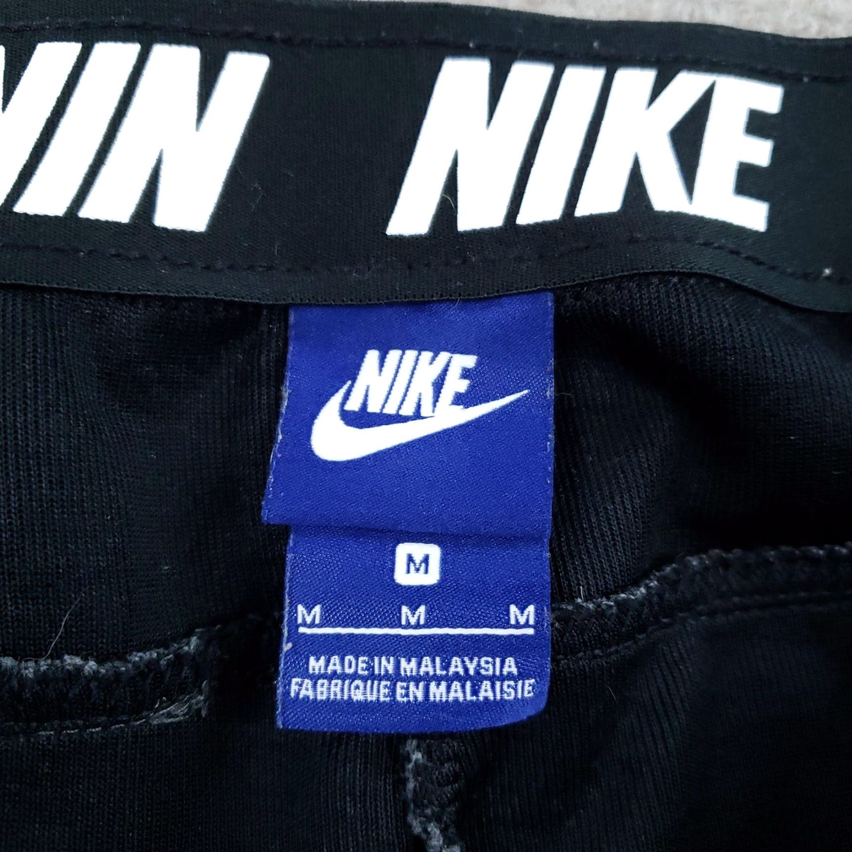 Nike Nike Pants Mens Medium Gray Joggers Sweatpants Elastic Waist Pockets Tapered Ribbed Cuffs Knit Cotton Polyester Logo NIKE Size US 31 - 7 Thumbnail