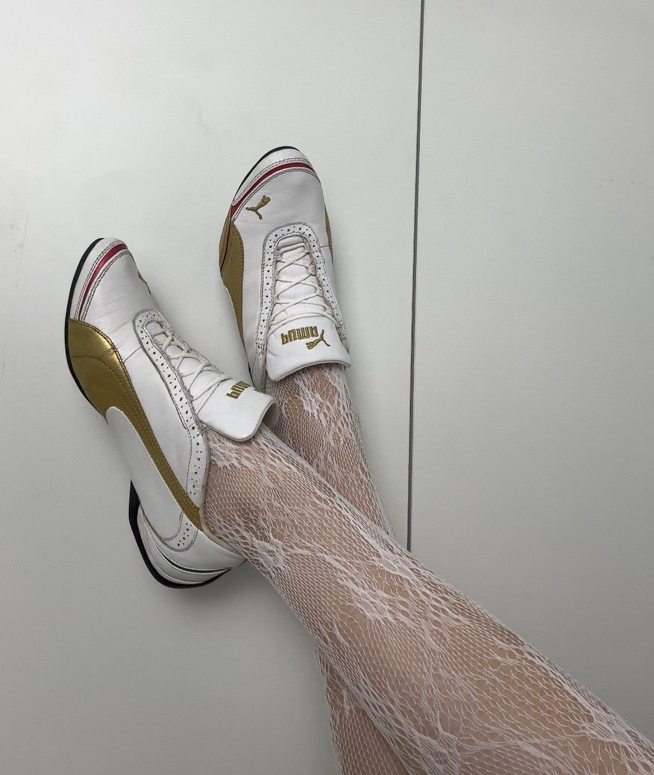 Puma Vintage white and gold Puma Ferrari sneakers Size US 7 / IT 37 - 5 Thumbnail