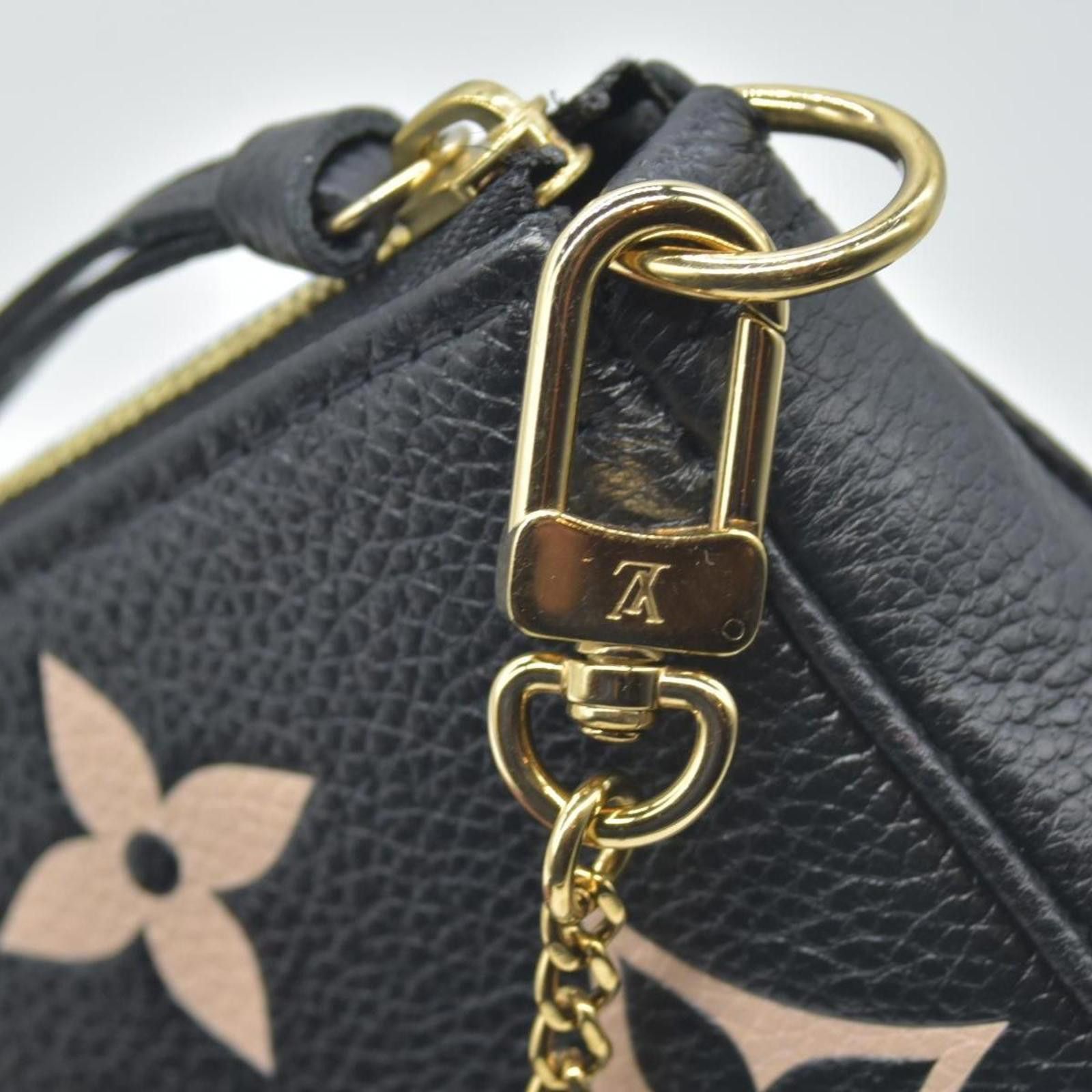 Louis Vuitton Louis Vuitton Empreinte Monogram Giant Mini Pochette Size ONE SIZE - 10 Thumbnail