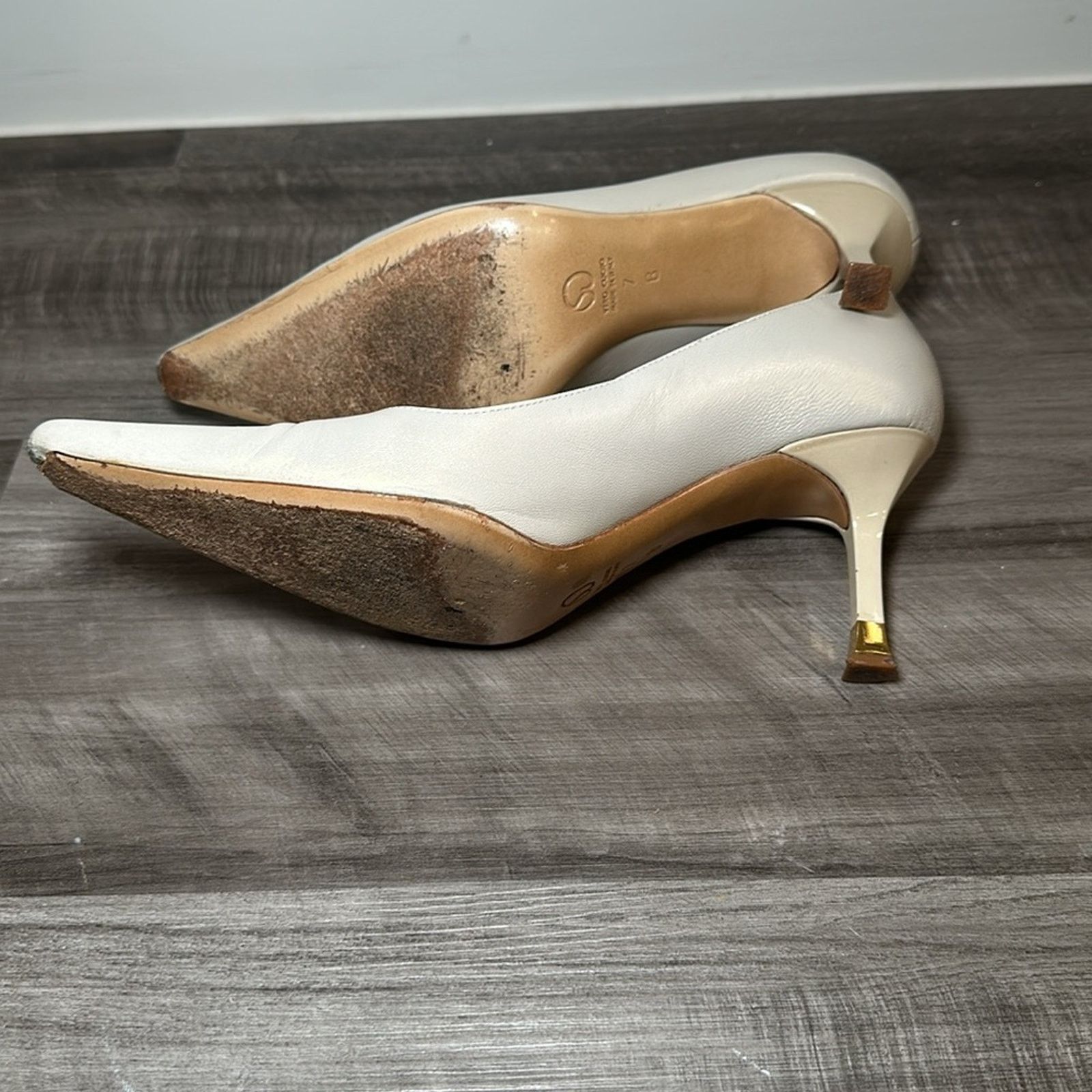 St. John St. John Laminated Leather Heel - 7B Size US 7 / IT 37 - 7 Thumbnail