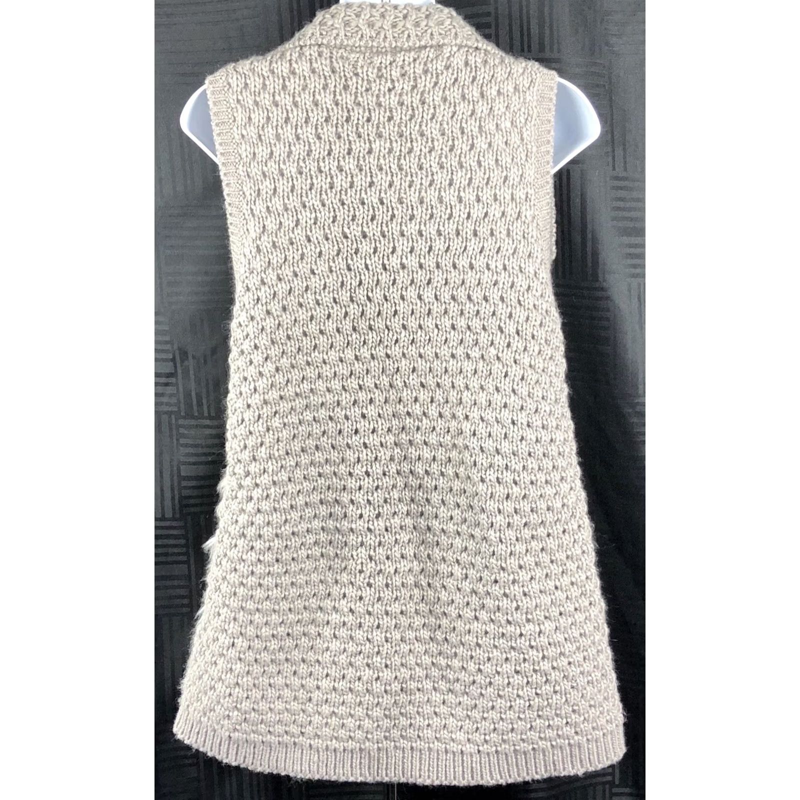 Nine West Nine West Wool/alpaca sweater vest M Gray Snap Collared 1920s City Classic Preppy Womens Vest, Wool Alpaca Knit, Chest 37" Length 28" Size M / US 6-8 / IT 42-44 - 4 Thumbnail