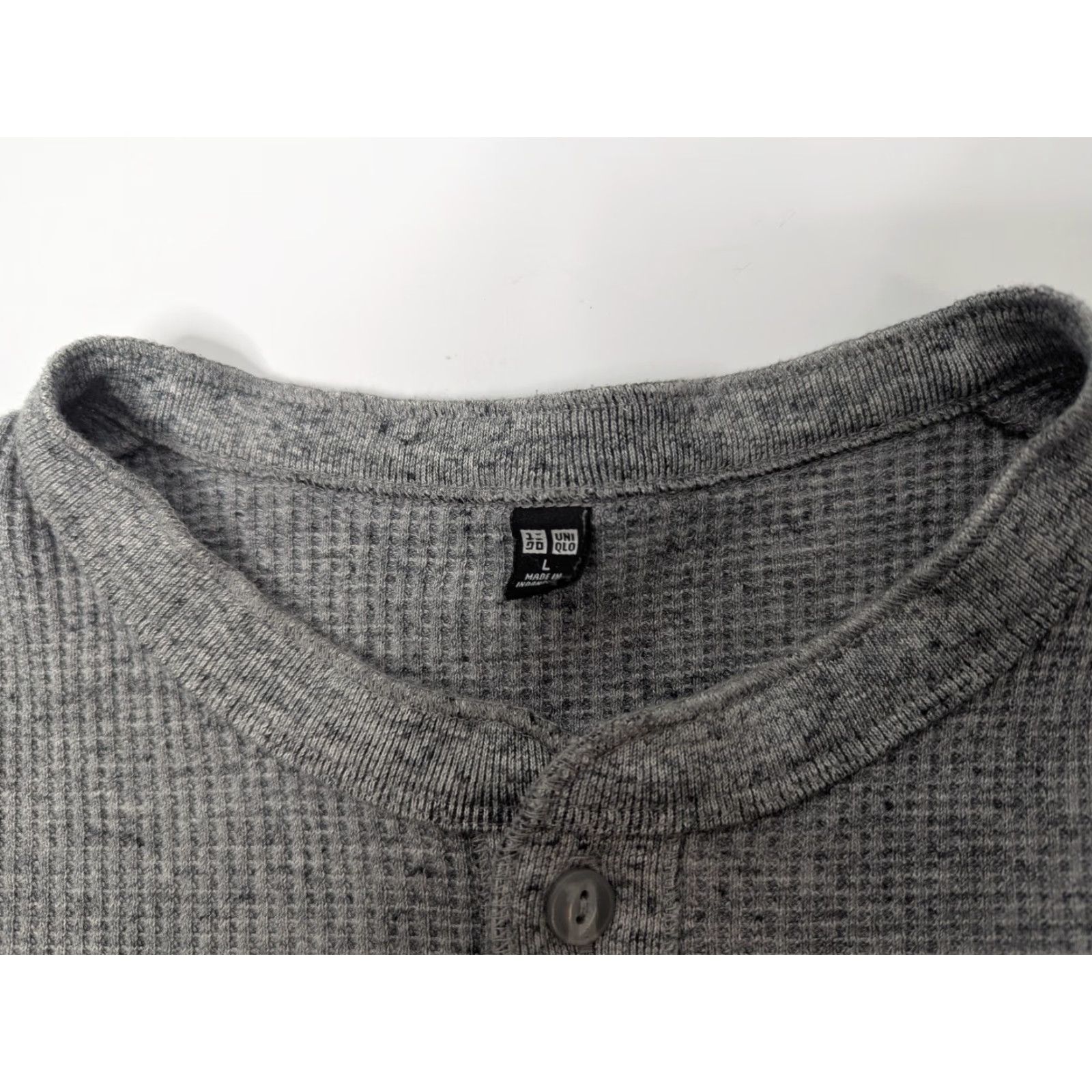 Uniqlo Uniqlo Thermal Shirt Mens Large Gray Knit Long Sleeve Waffle Henley Top Size US L / EU 52-54 / 3 - 7 Thumbnail