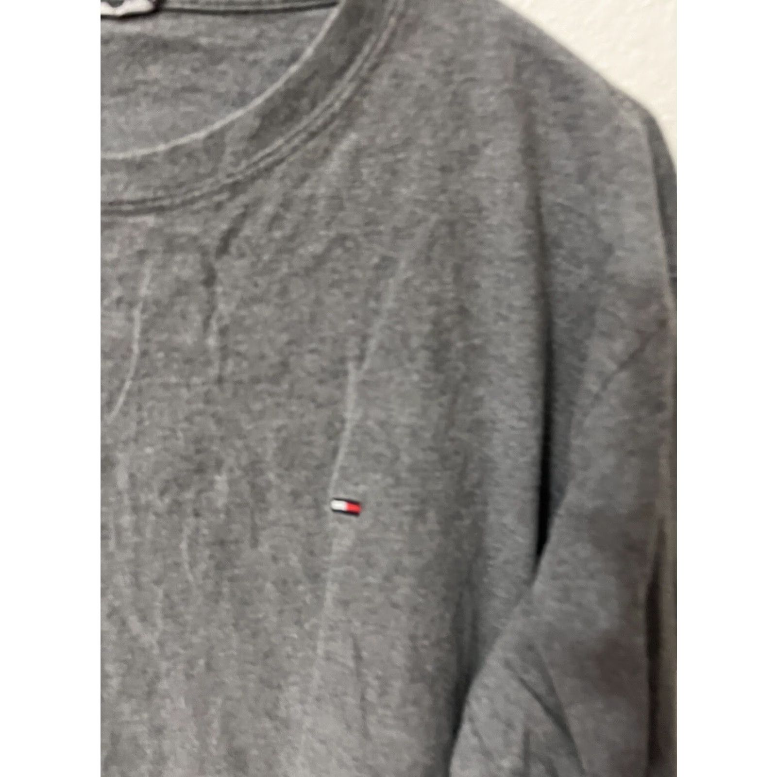 Tommy Hilfiger Tommy Hilfiger T-Shirt Men Gray Long Sleeve Crew Neck Pullover Size L Classic Knit 100% Cotton Logo Tee Shirt - Casual Everyday Wear Mens Size US L / EU 52-54 / 3 - 2 Thumbnail