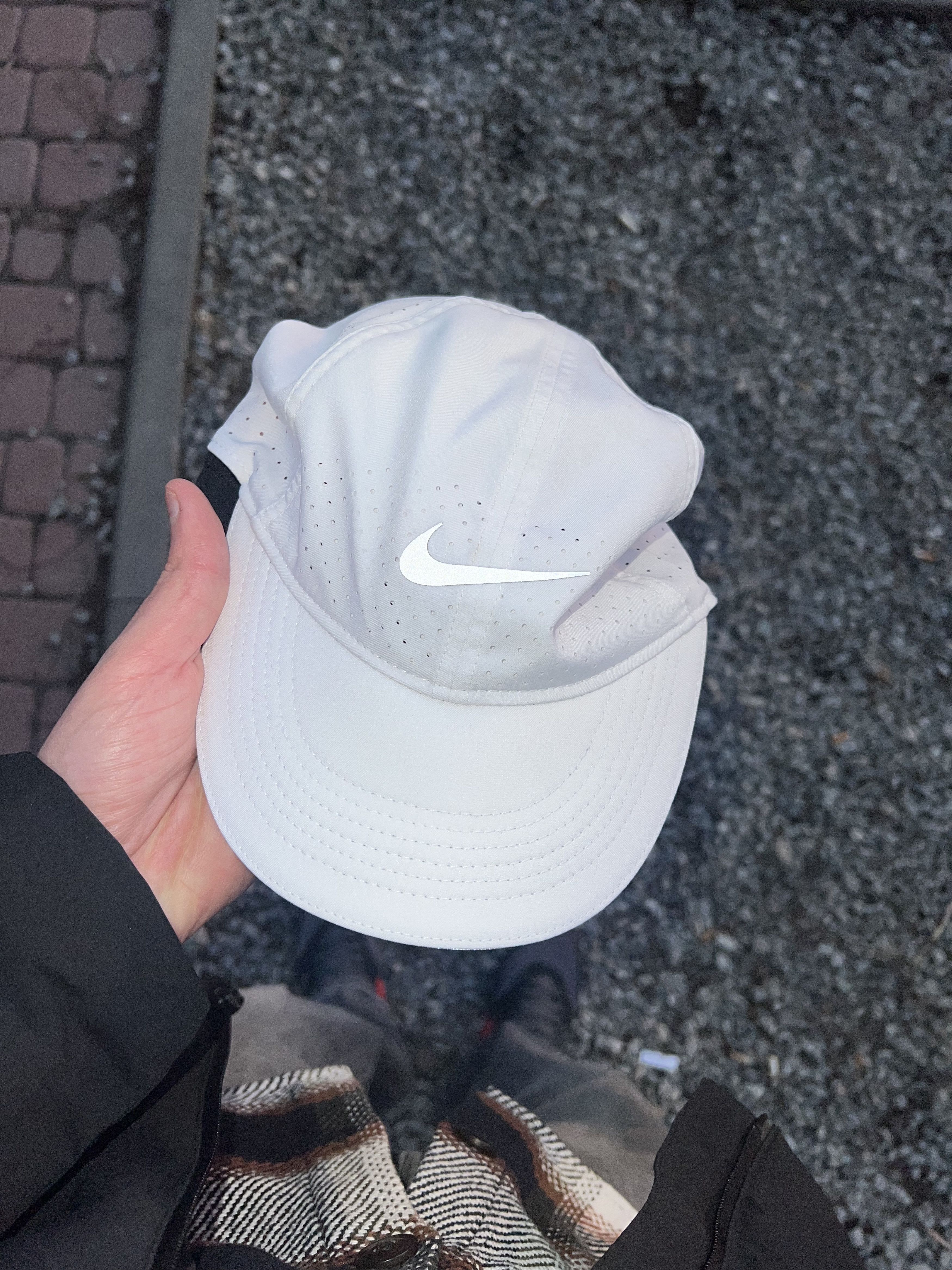 Nike VINTAGE NIKE FEATHERLIGHT REFLECTIVE LOGO SWOOSH DRILL Size ONE SIZE - 1 Thumbnail
