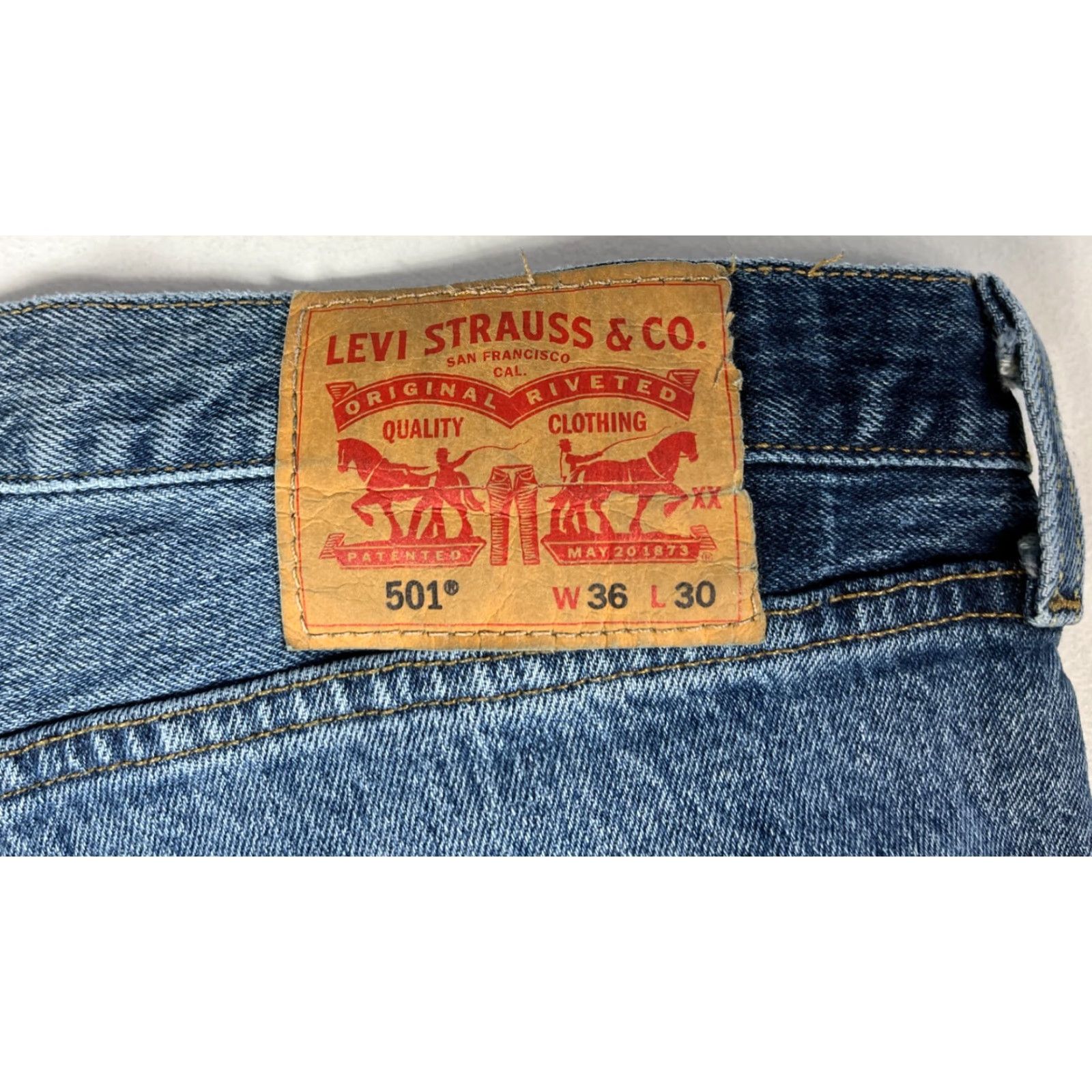 Levi's Levi's 501 Jeans Medium Wash Classic Americana Men 36x30 Blue Straight 5-Pocket Denim Cotton Pants Size US 36 / EU 52 - 6 Thumbnail