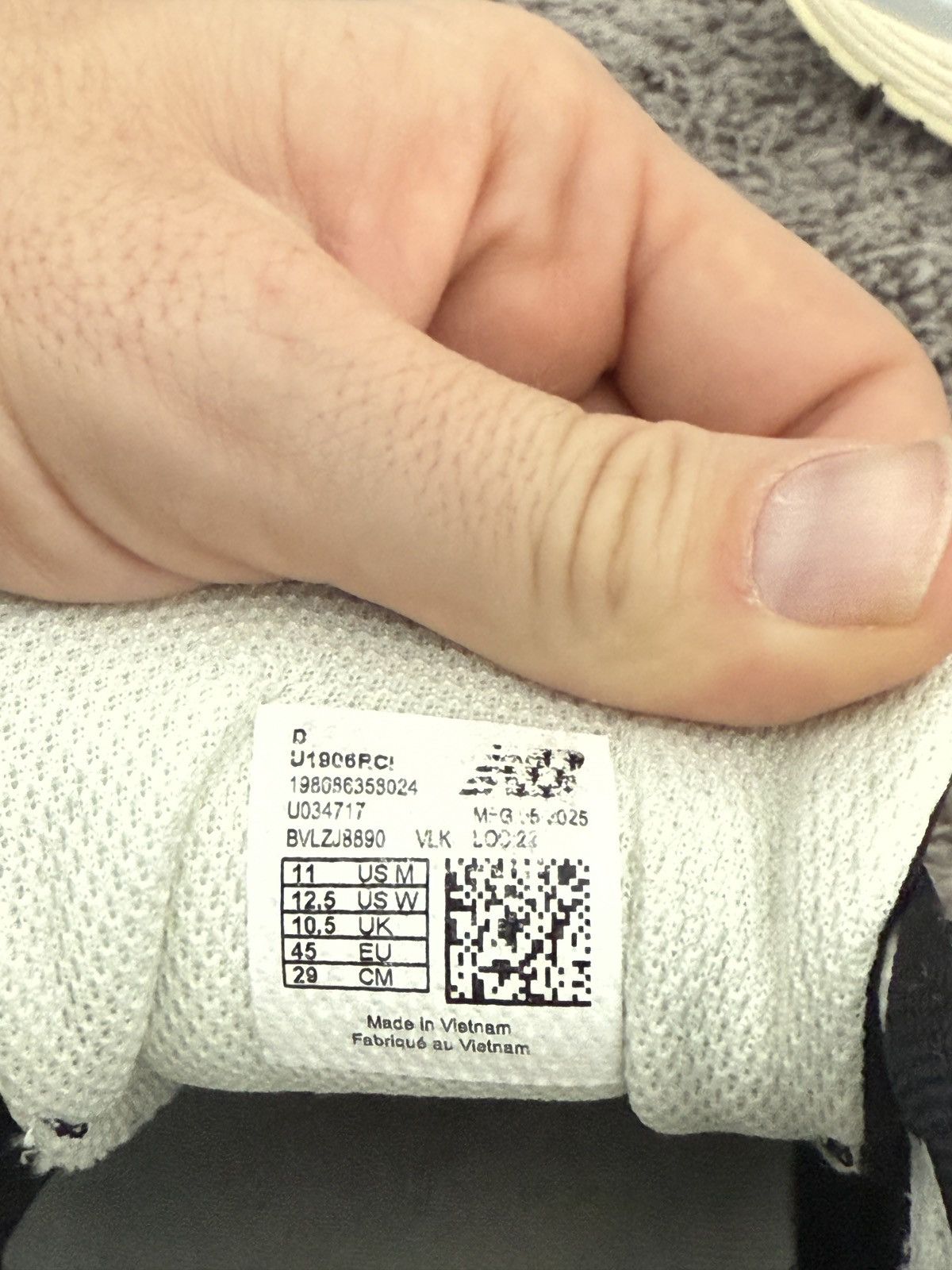 New Balance New Balance 1906R Black and White Size US 11 / EU 44 - 9 Thumbnail