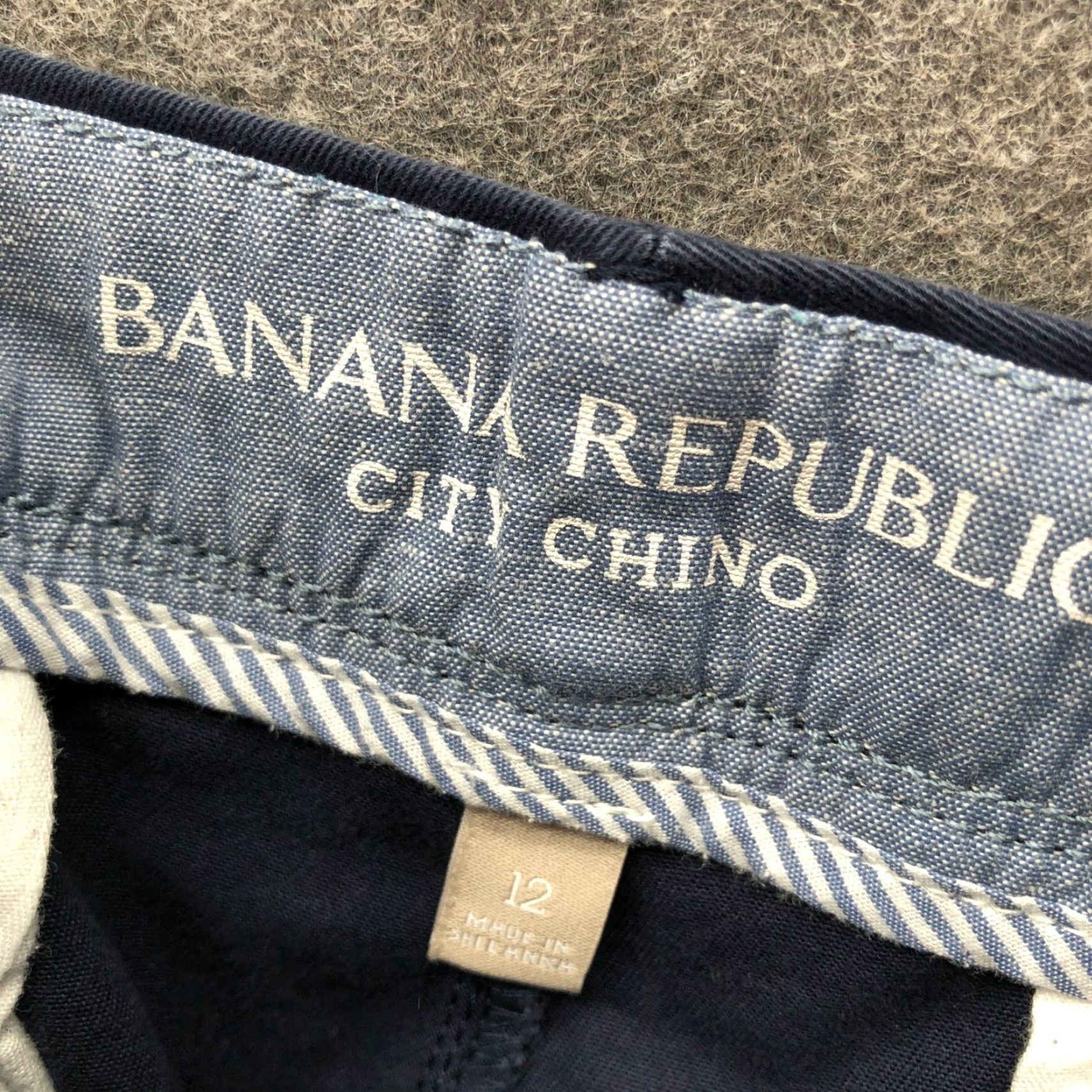 Banana Republic VINTAGE? no → Banana Republic City Chino Shorts Womens 12 Navy Blue Stretch Roll Cuff Mid Rise graphic? Size 34" / US 12 / IT 48 - 3 Thumbnail
