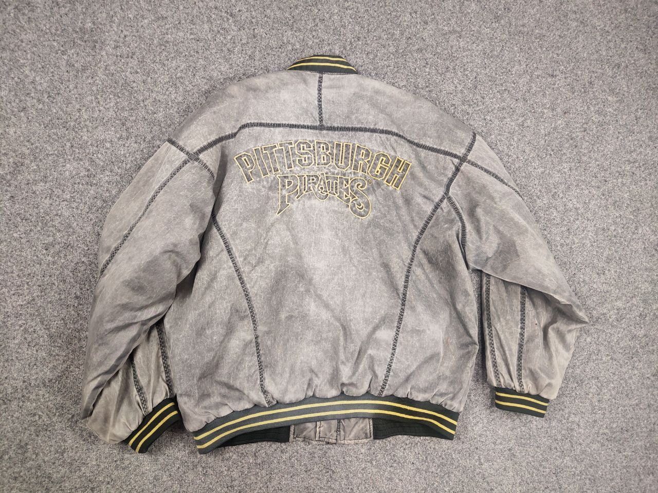 MLB Vintage 90's Pittsburgh Pirates Embroidered bomber Jacket Size US L / EU 52-54 / 3 - 11 Thumbnail