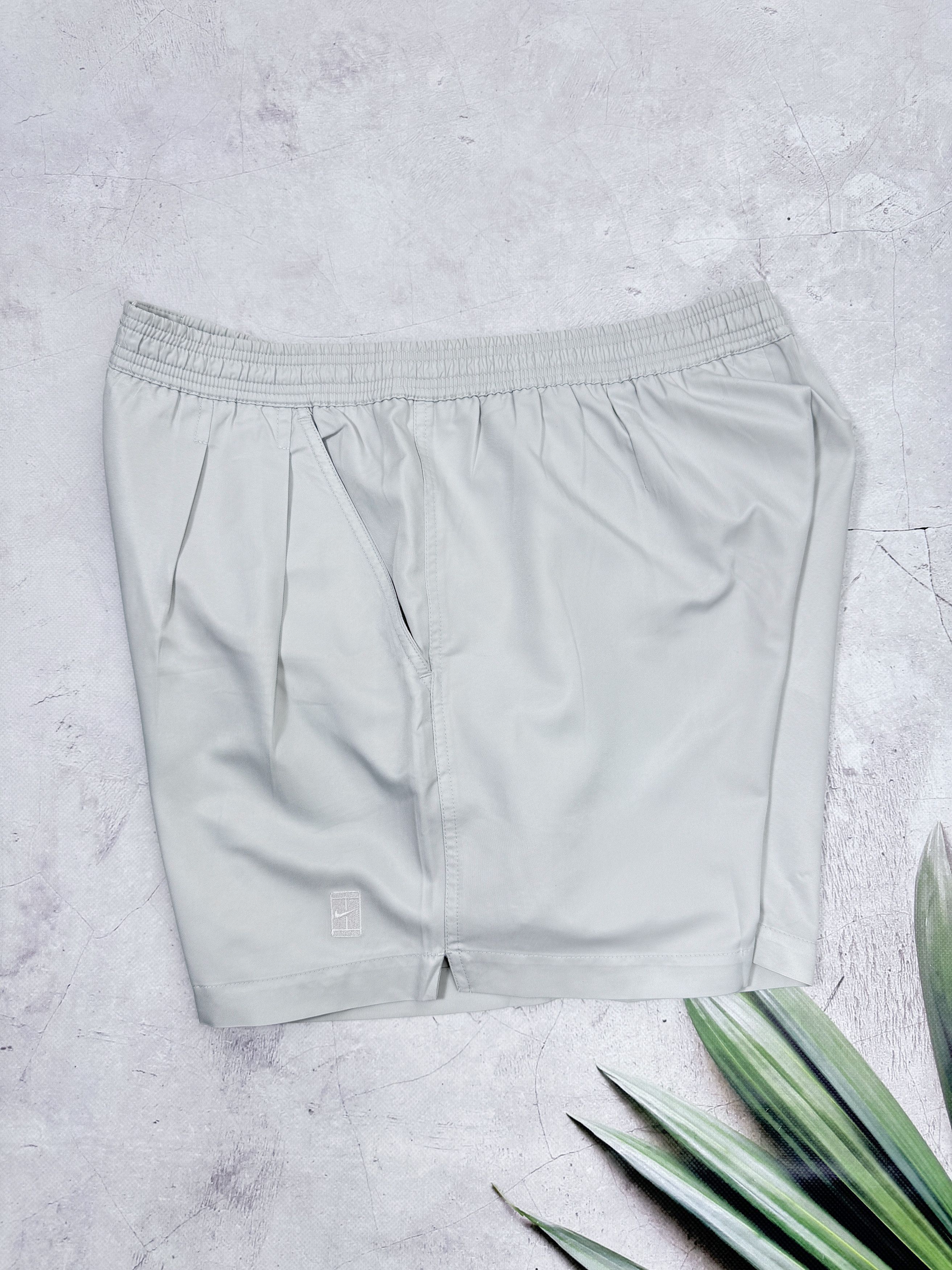 Nike × Vintage Vintage Nike Challenge Court Tennis Shorts Size US 36 / EU 52 - 14 Thumbnail