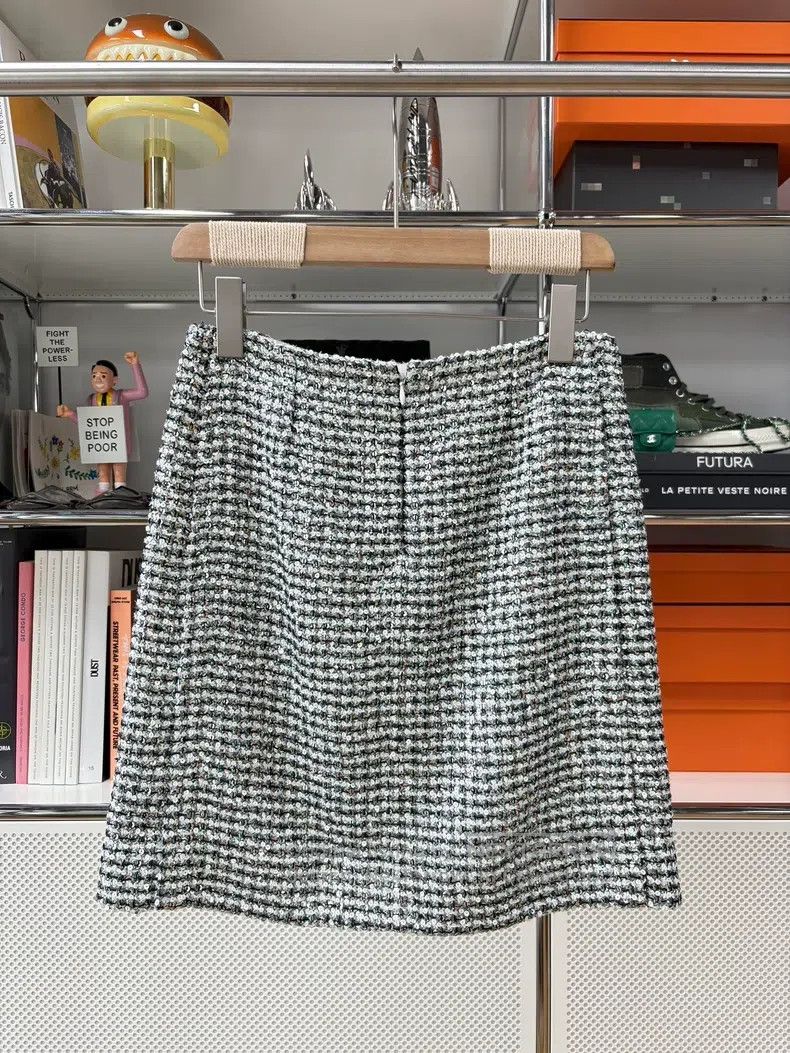 Chanel Chanel 23p preview series green and white sequin embroider Size 42" / US 20 - 2 Thumbnail