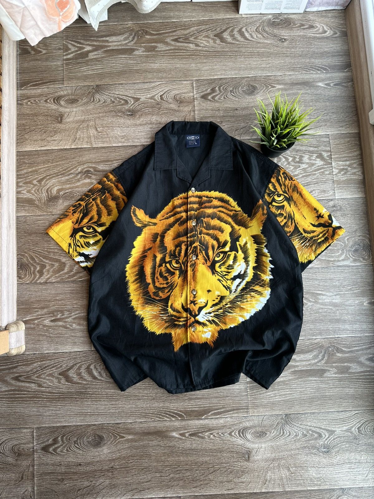 Vintage 🔥 Crazy Vintage Animal Tiger Button Up Shirt Hawaiian Anime Size US XL / EU 56 / 4 - 1 Thumbnail