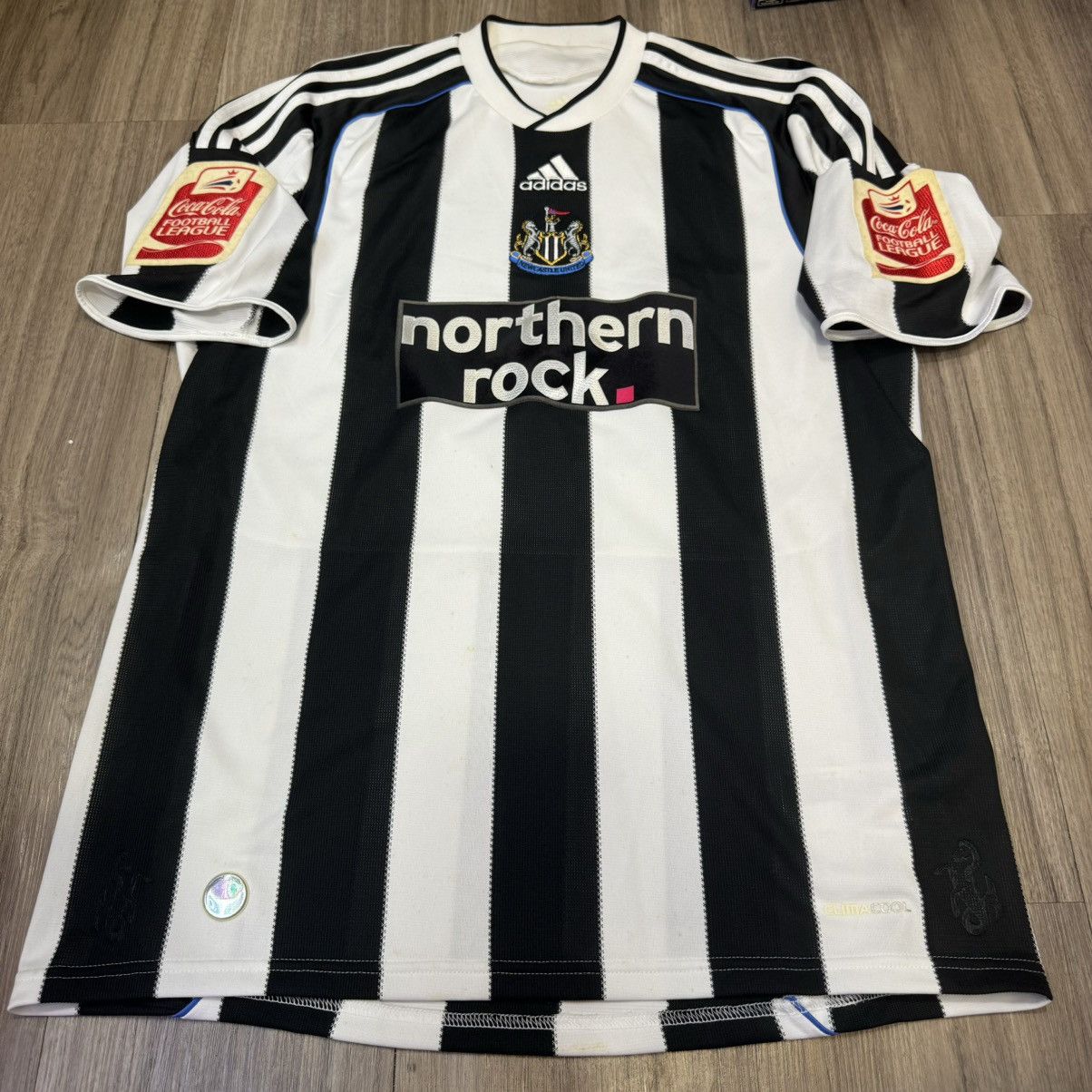 Adidas Newcastle United 09/10 home shirt #17 smith Size US M / EU 48-50 / 2 - 1 Thumbnail