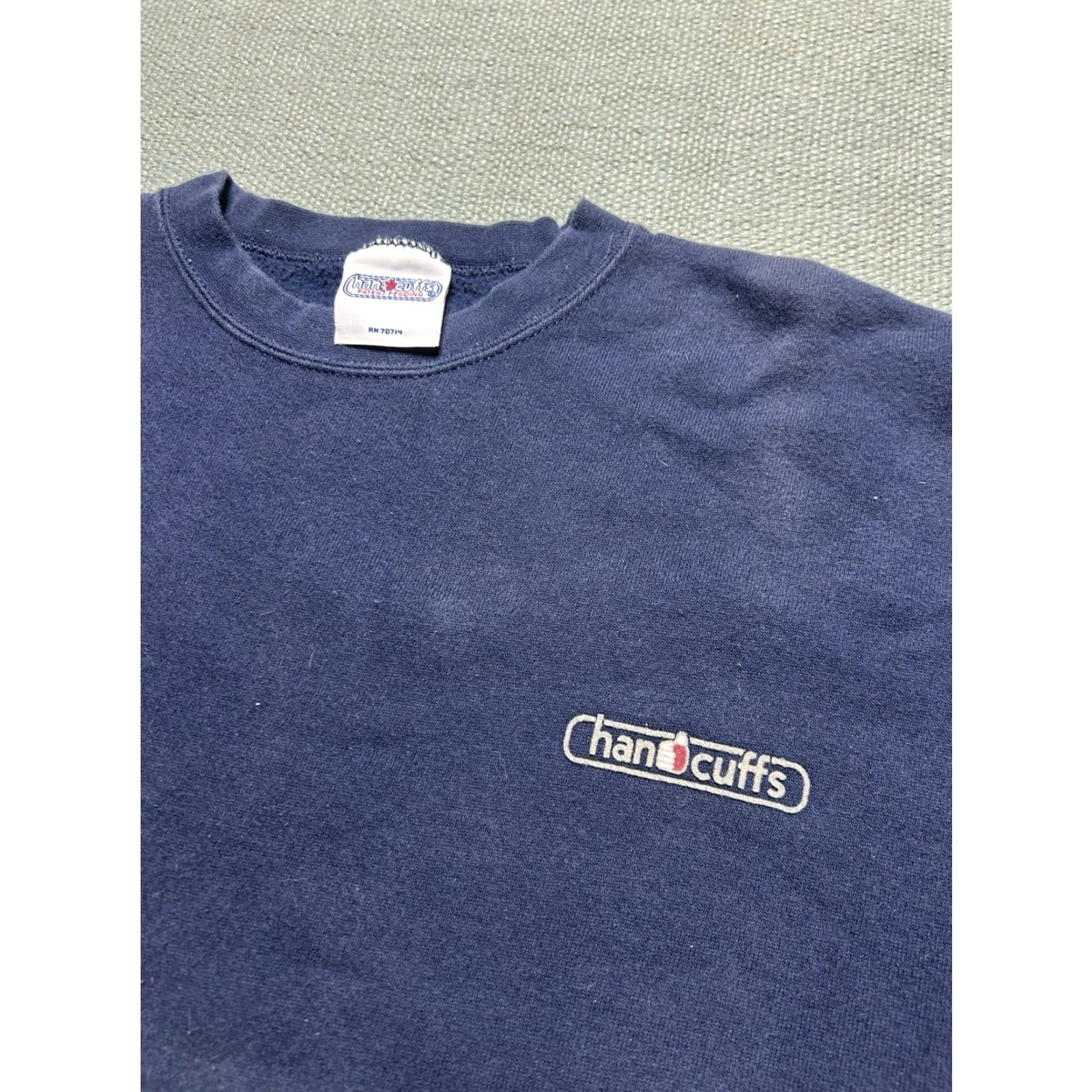 Vintage VINTAGE Handcuffs Sweatshirt Crewneck Men L Navy blue fade Large Pullover Skate Snowboard Size US L / EU 52-54 / 3 - 3 Thumbnail