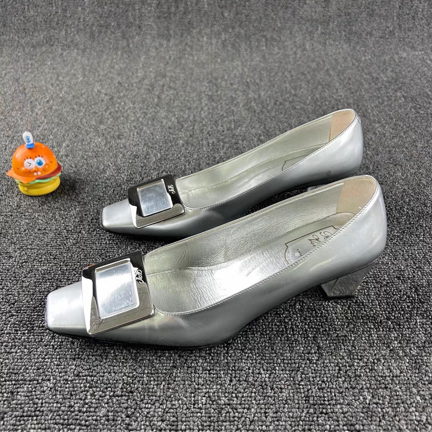 Roger Vivier Roger Viver Silver Block Heel Pumps EU 37.5 Size US 6.5 / IT 36.5 - 1 Thumbnail