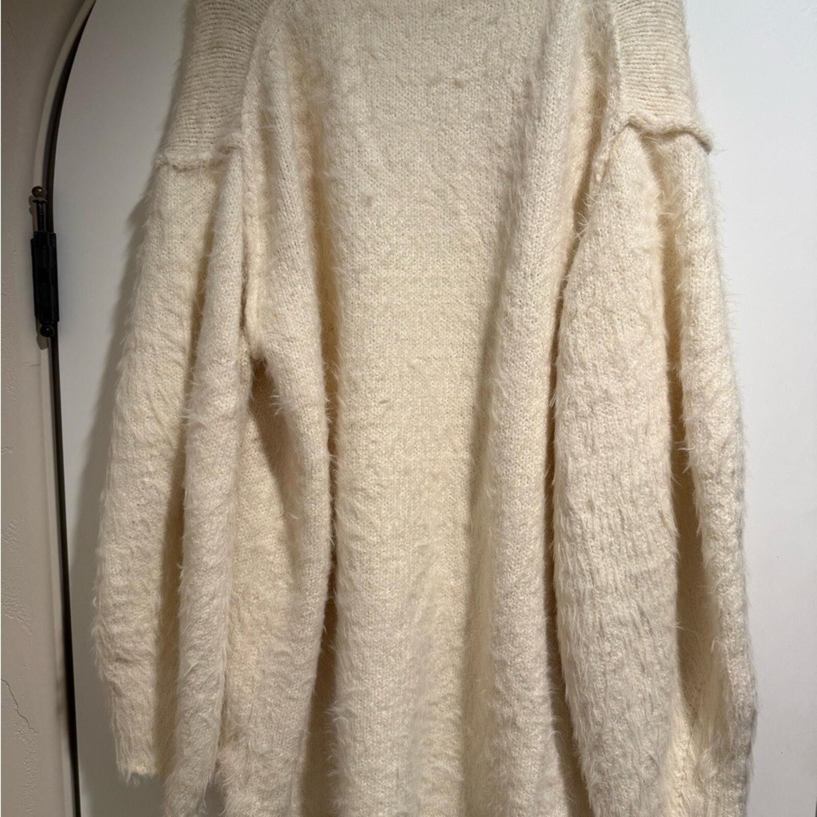 Free People Free People Ivory Sparrow Pullover V-Neck Sweater, Size L Size L / US 10 / IT 46 - 7 Thumbnail
