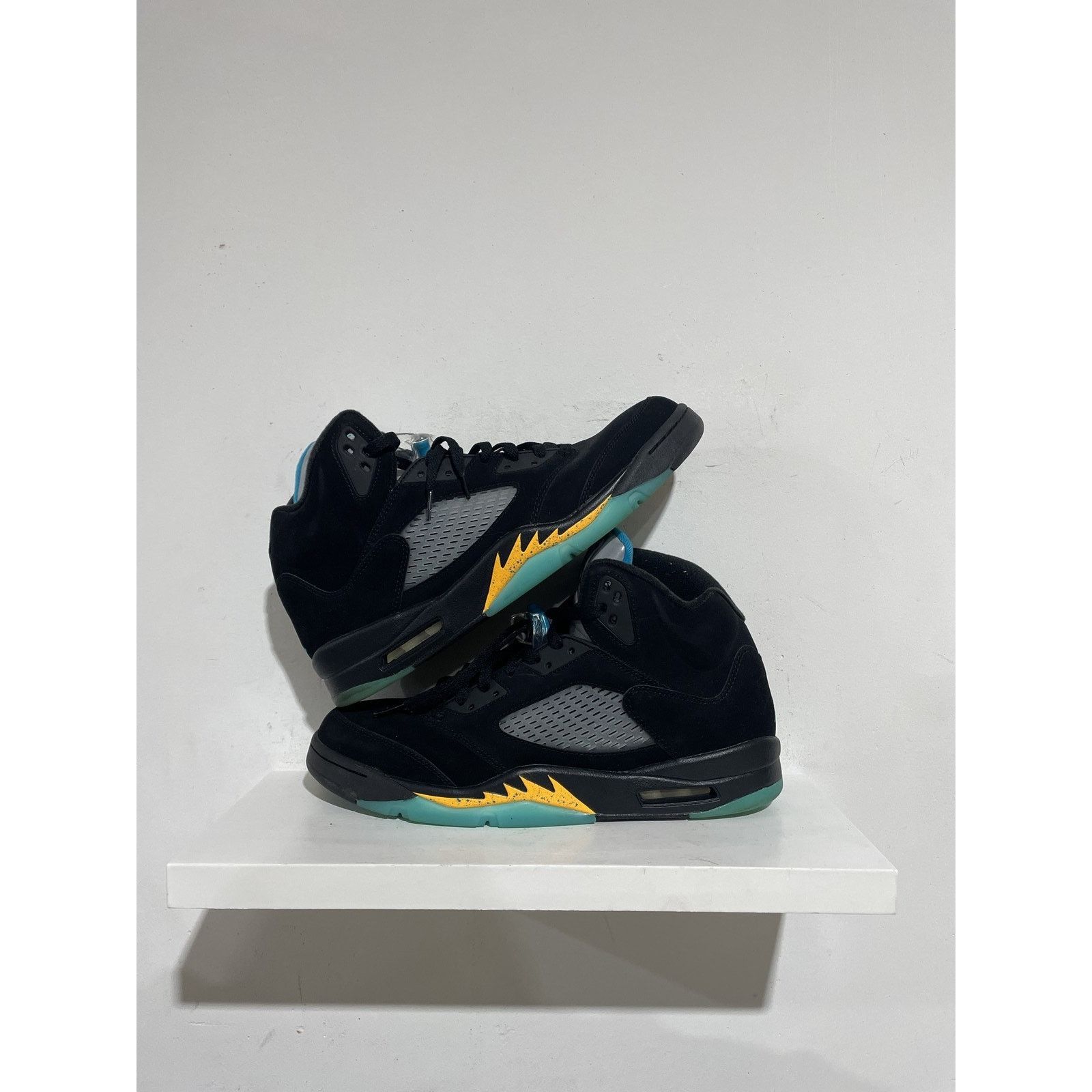 Jordan Brand JORDAN 5 RETRO AQUA SIZE 12 PREOWNED Size US 12 / EU 45 - 1 Thumbnail