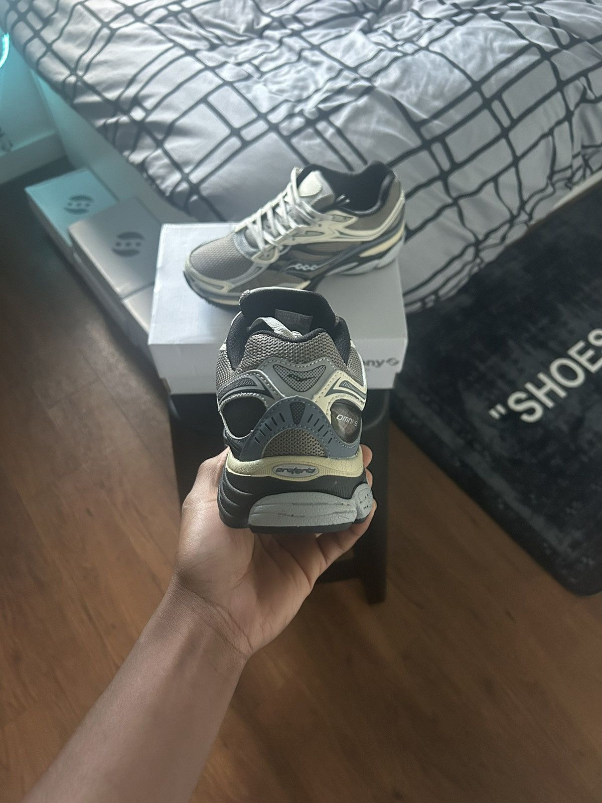 Saucony Saucony Omni Grid 9 - Gravel Caviar Size US 8.5 / EU 41-42 - 6 Thumbnail