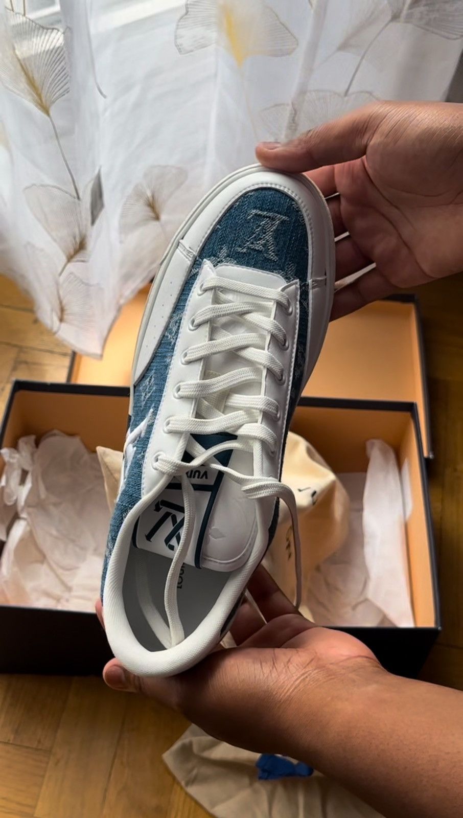 Louis Vuitton White and Blue louis vuitton sneakers Size US 10 / IT 40 - 4 Thumbnail