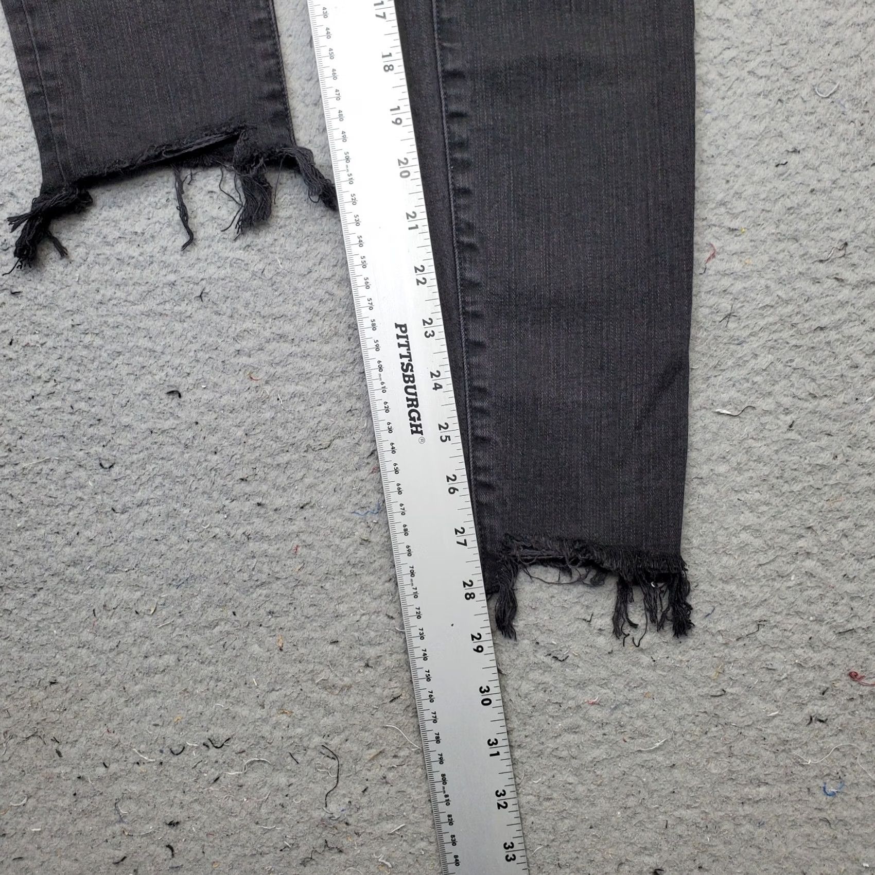Madewell Madewell Jeans Womens 25 Black Denim 9" High Rise Skinny Button Fly Raw Hem Jeans Size 42" / US 20 - 4 Thumbnail