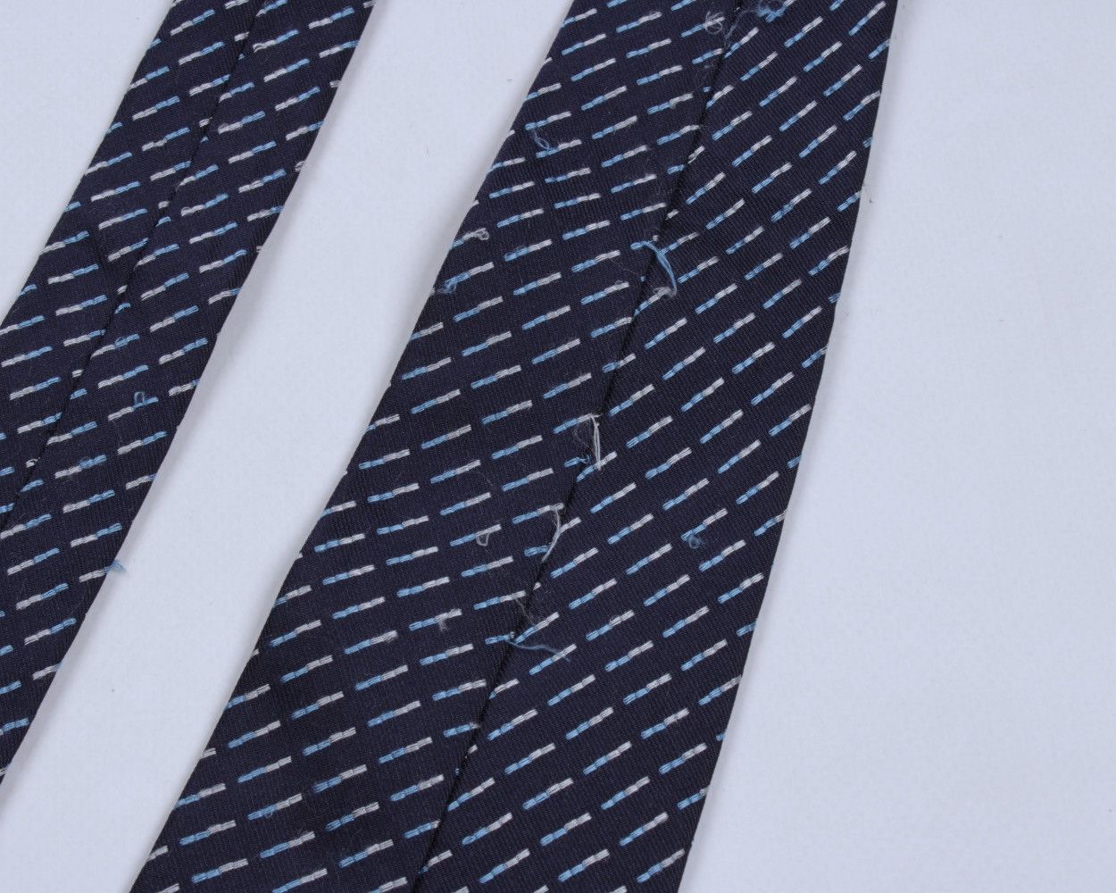 Dolce & Gabbana × Vintage DOLCE & GABBANA Cravatte Vintage Navy Blue Striped Silk Tie Size ONE SIZE - 14 Thumbnail