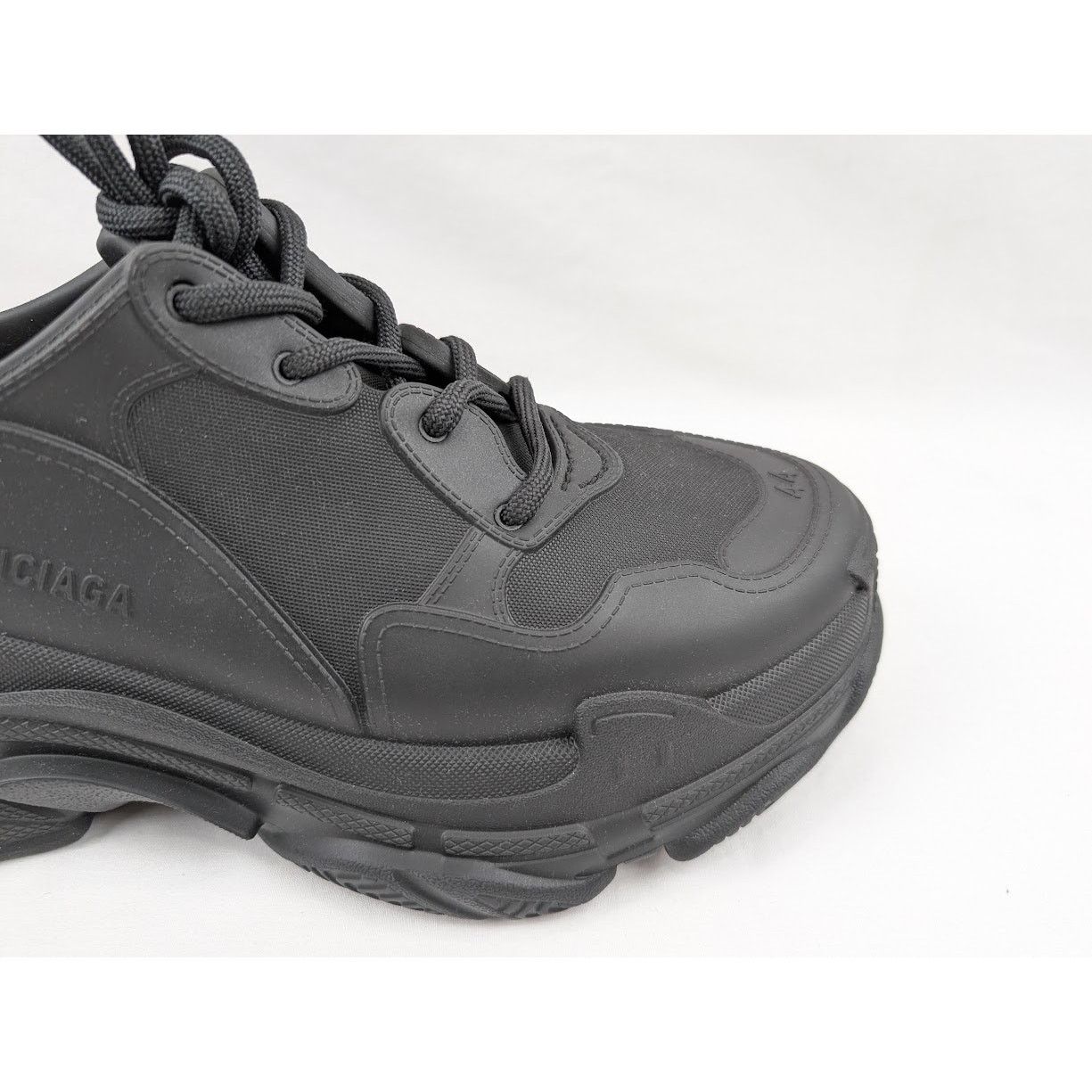 Balenciaga o1rshd1 Molded Triple S Sneakers in Black Size US 11 / EU 44 - 3 Thumbnail