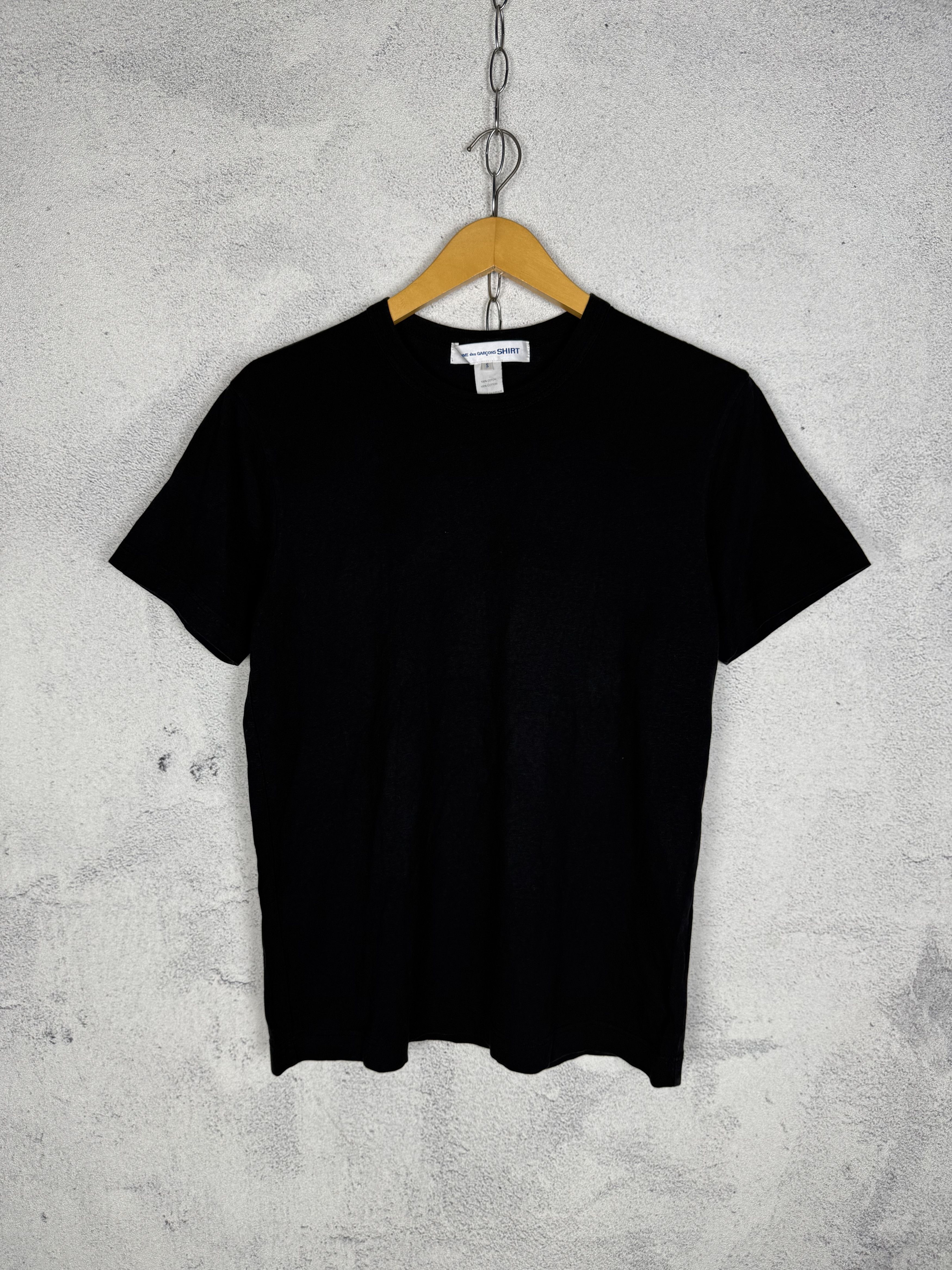 Comme des Garcons Comme Des Garcons CDG Black Back Logo TShirt Size US S / EU 44-46 / 1 - 3 Thumbnail