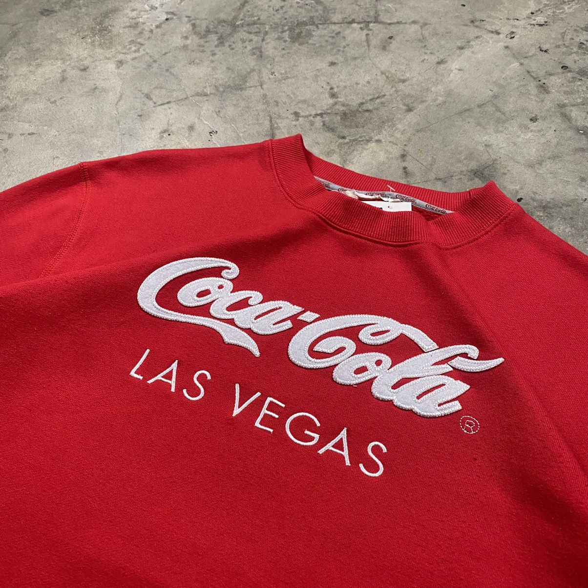 Coca Cola Coca Cola Las Vegas Wide Boxy Crewneck Size US M / EU 48-50 / 2 - 2 Thumbnail