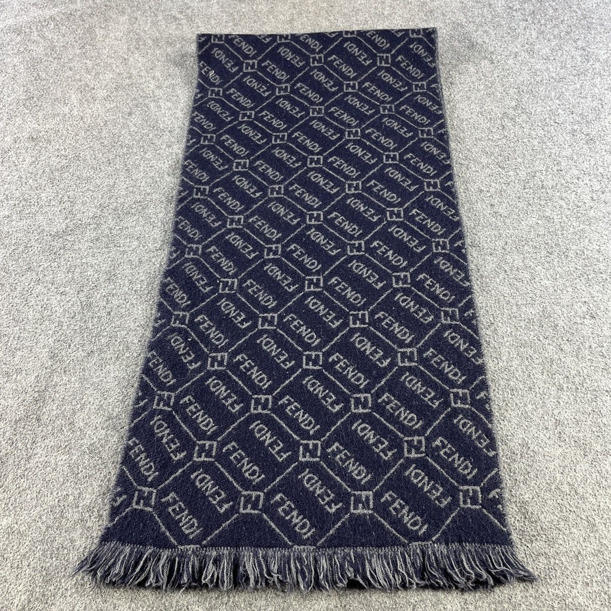 Vintage Vintage Fendi Scarf / Muffler / Neckwear T1399 Size ONE SIZE - 1 Thumbnail