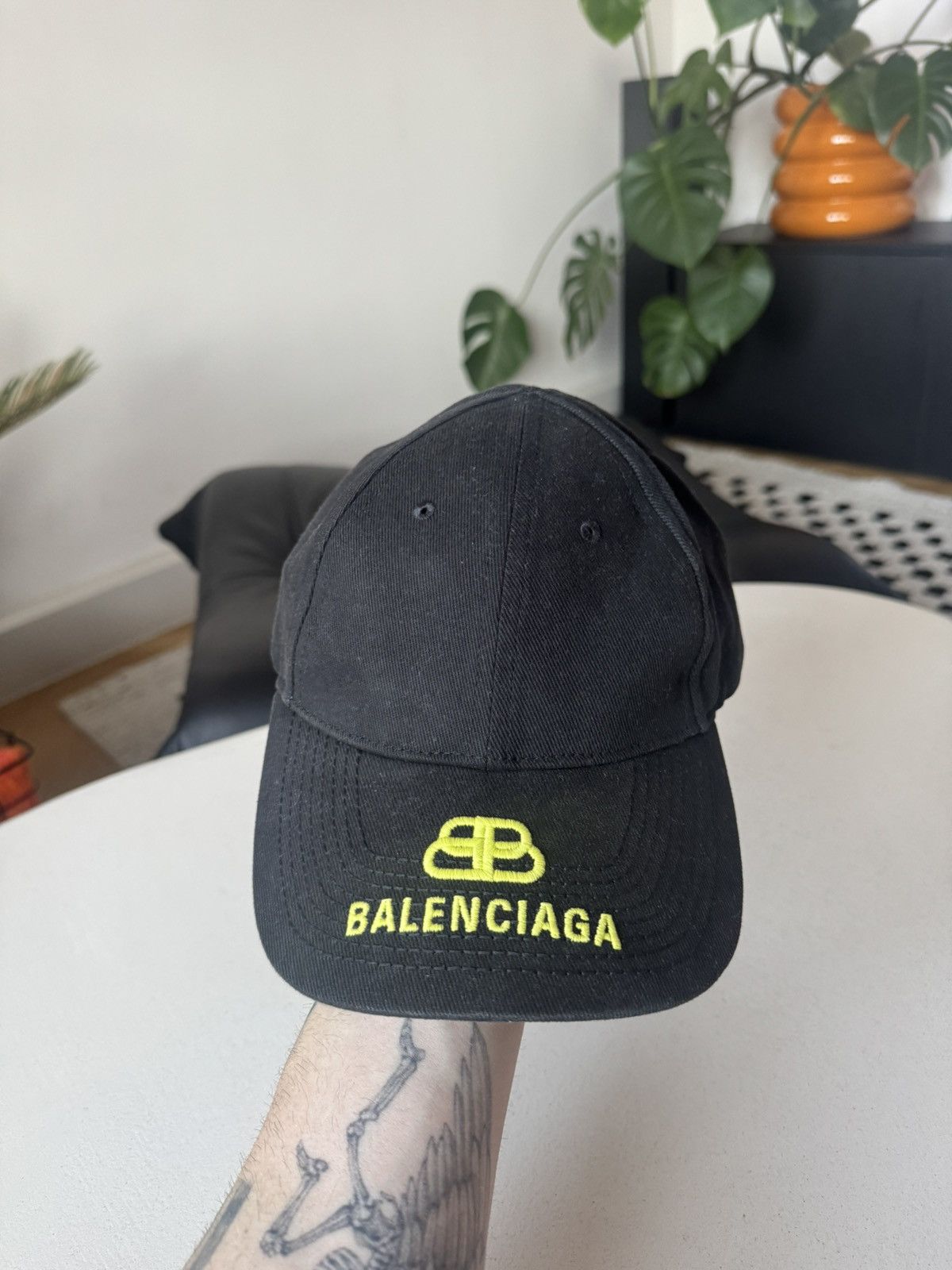 BALENCIAGA】サイドカット ロゴ ブラック キャップ 帽子