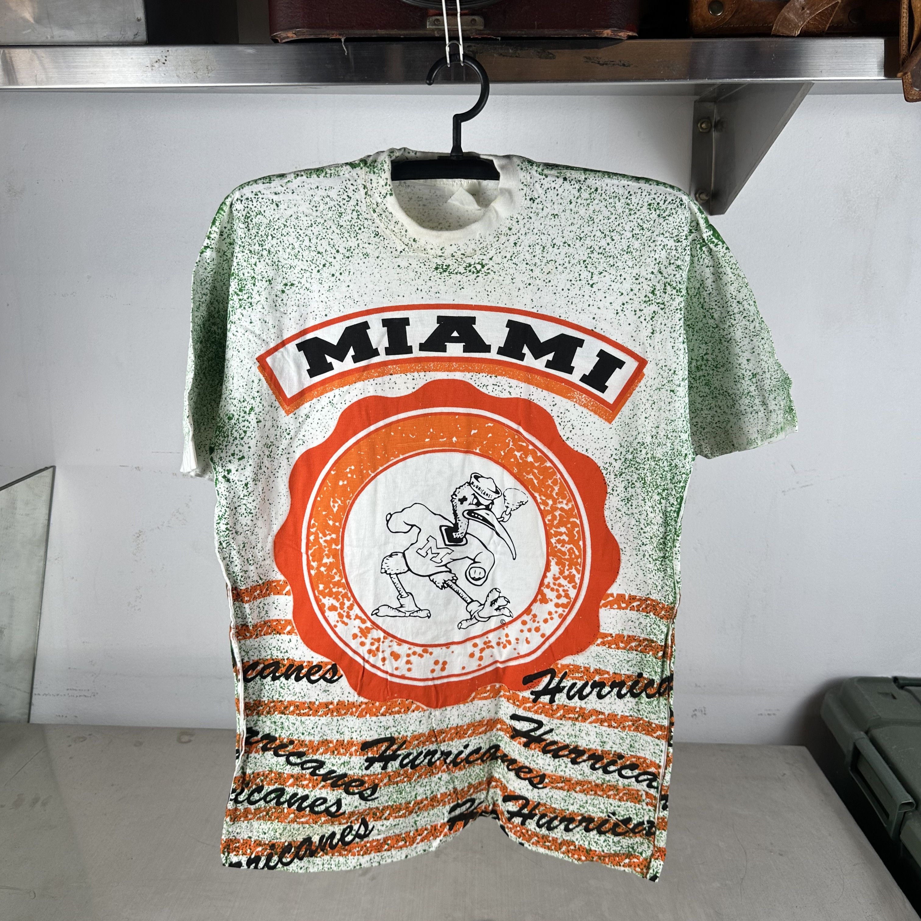 Vintage Vintage 90s Miami Hurricanes NCAA AOP Single Stitch T-Shirt Size US L / EU 52-54 / 3 - 1 Thumbnail