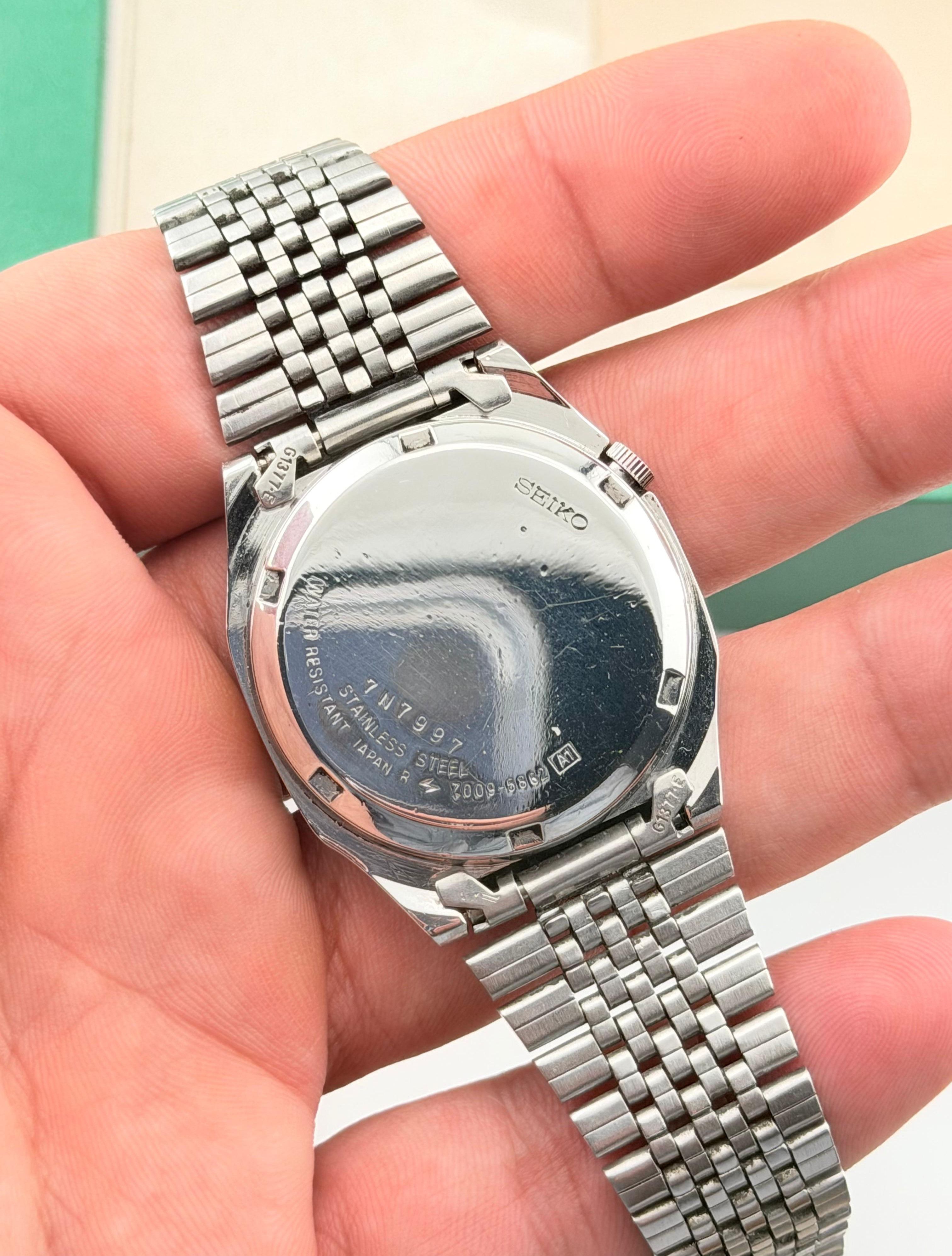 Seiko Vintage Men’s Wrist Watch|Black Dial Size 36 - 8 Thumbnail