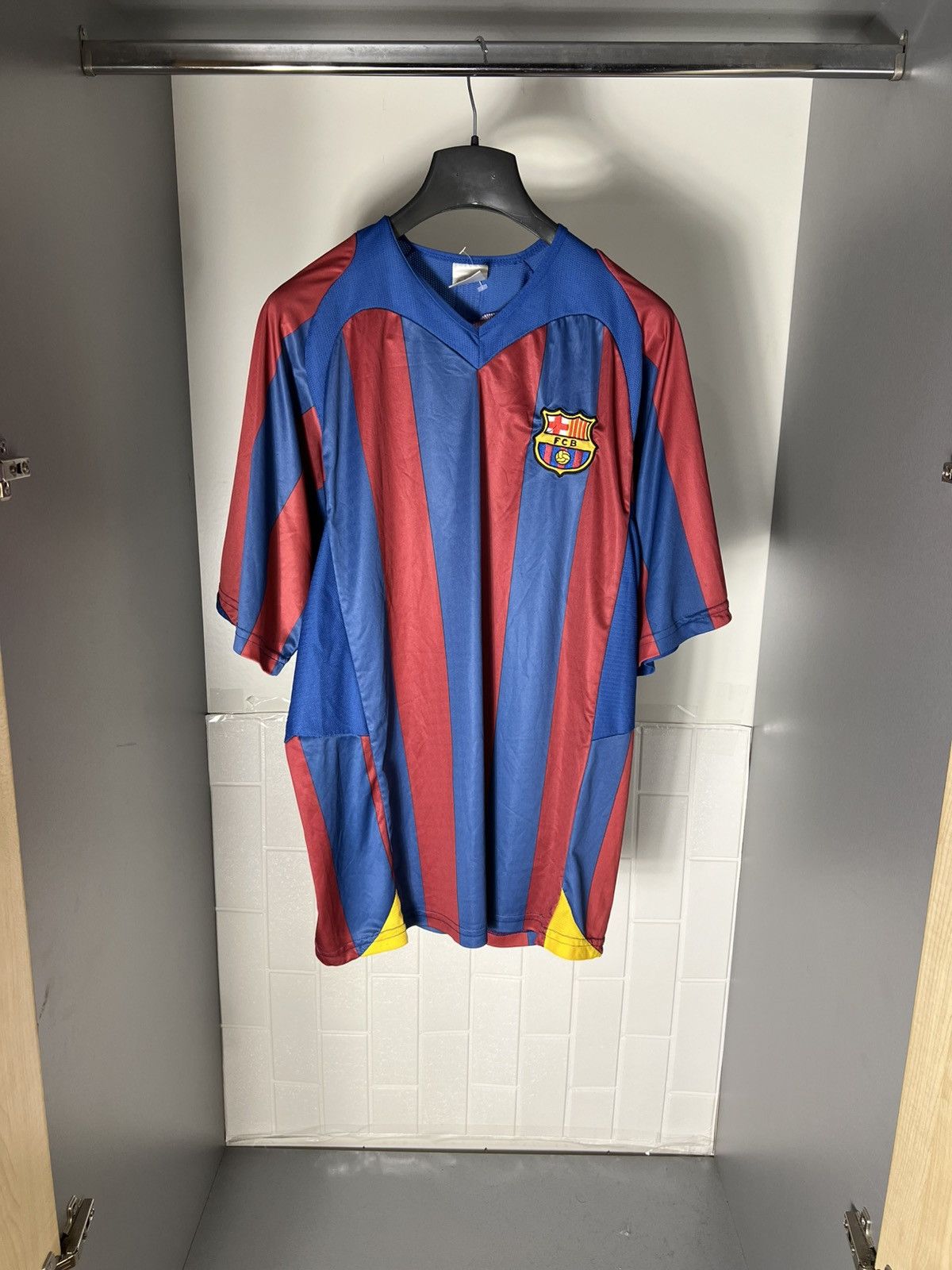 Vintage VERY RARE FC BARCELONA SPAIN RETRO SOCCER JERSEY Y2K 90s Size US XL / EU 56 / 4 - 2 Thumbnail