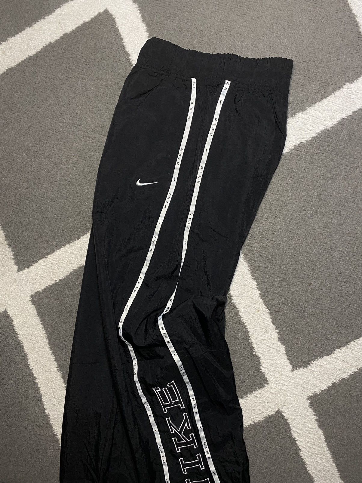 Nike × Vintage Nike swoosh Nylon Track Pants Sweatpants black womens M Size 26" / US 2 / IT 38 - 8 Thumbnail