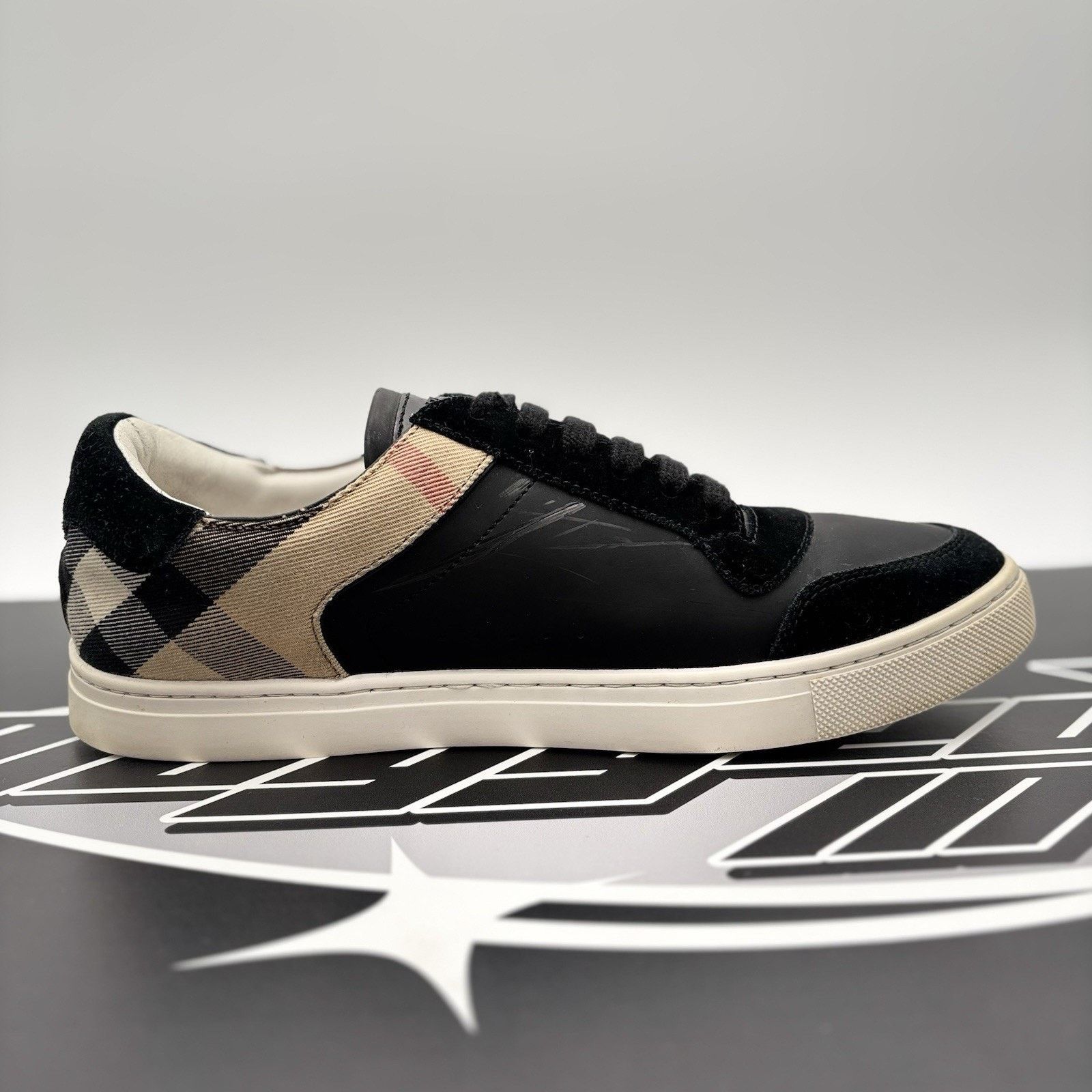 Burberry Burberry House Check ' Black Archive Beige White ' | GREAT! Size US 9 / EU 42 - 13 Thumbnail