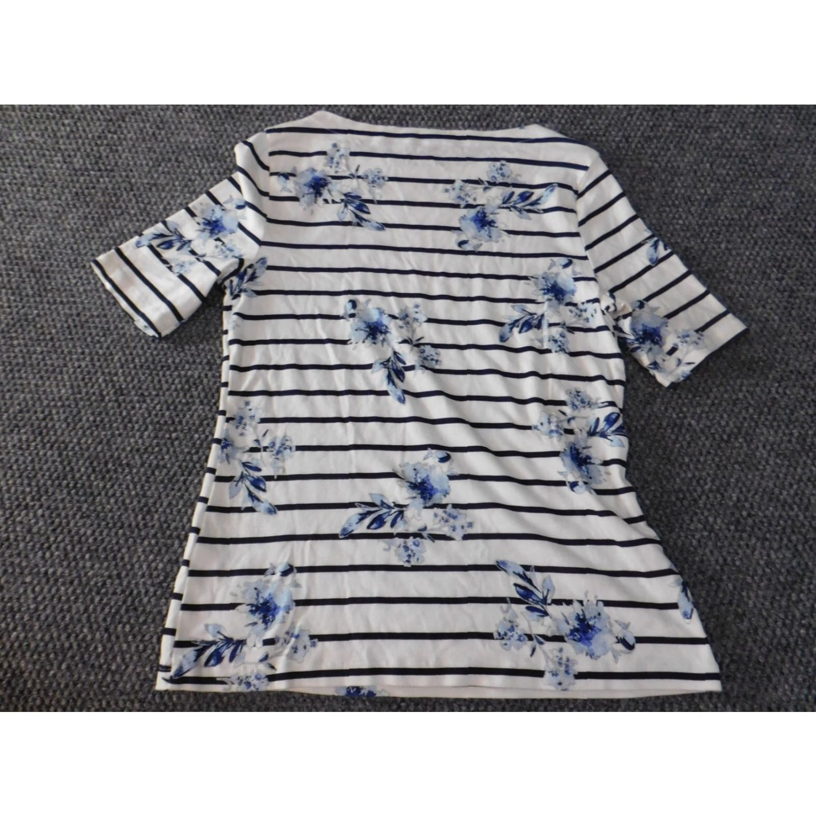 Croft & Barrow Croft & Barrow Womens Blouse PS Petites blue floral striped shirt Size S / US 4 / IT 40 - 6 Thumbnail