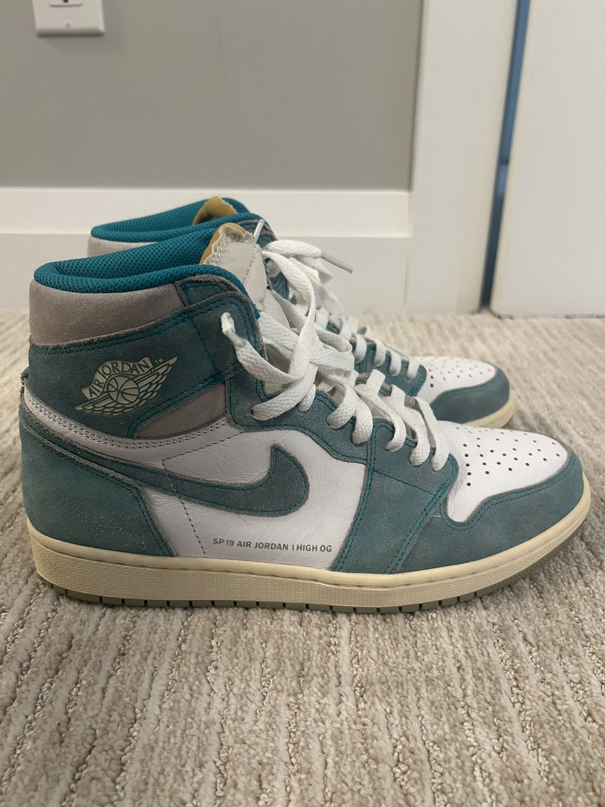 Nike Jordan 1 Retro High Turbo Green Size US 10 / EU 43 - 4 Thumbnail