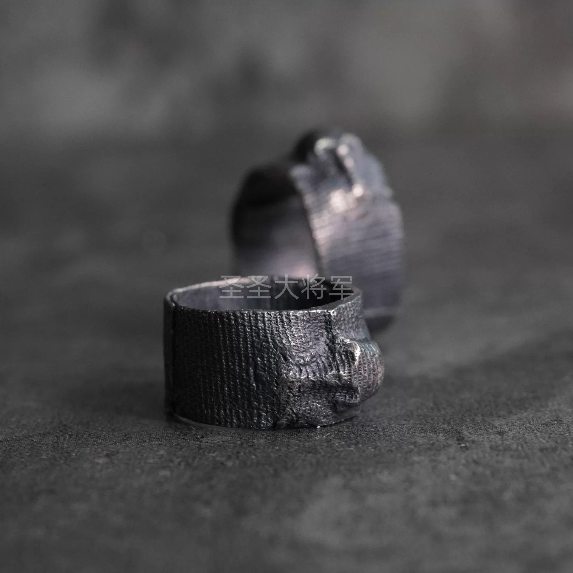DETAJ Detaj Worn Silver Dark Embossed Skull Bandage Ring Size ONE SIZE - 4 Thumbnail