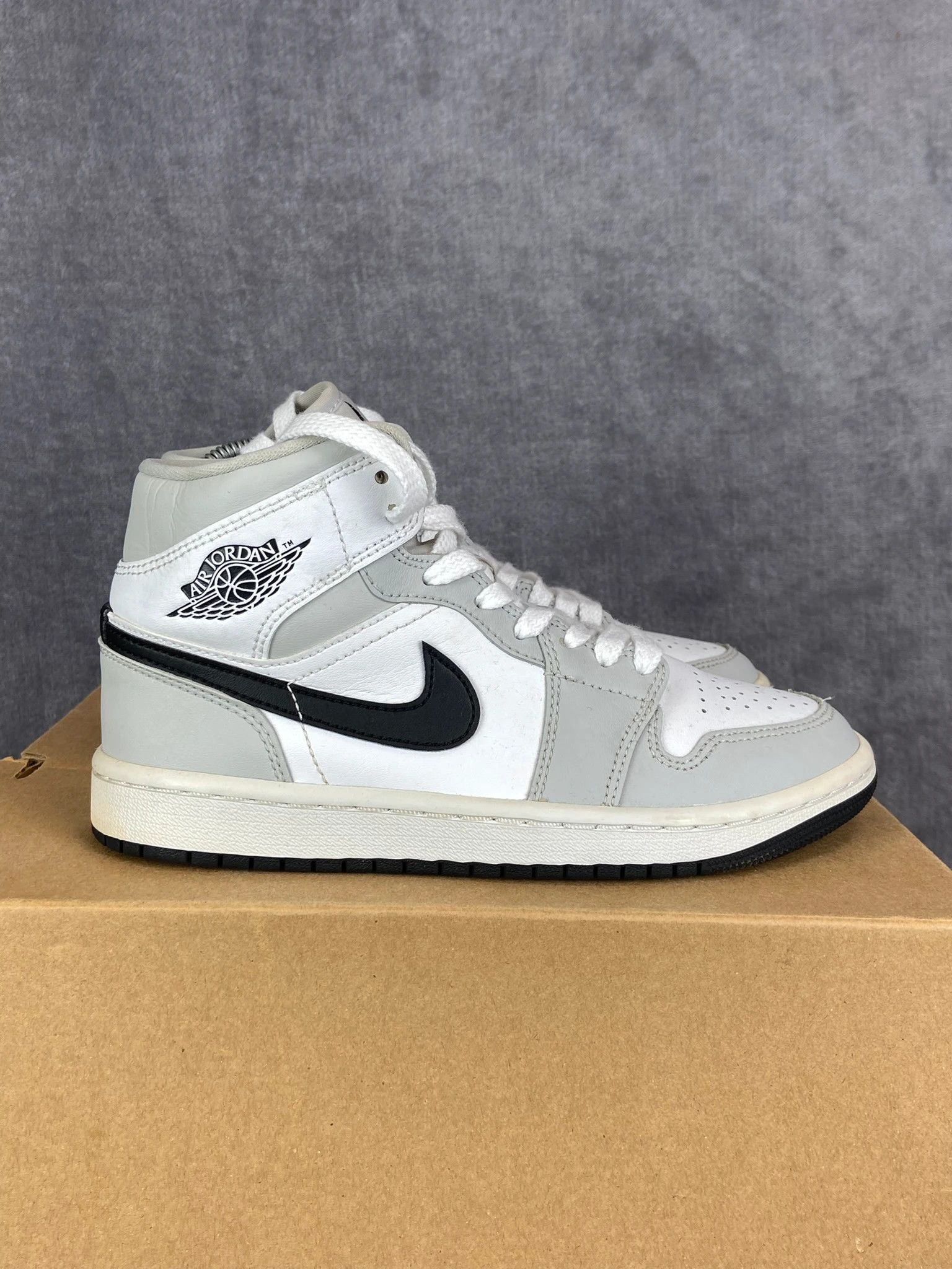 Nike Air Jordan 1 Mid Grey White Sneakers Size 36 Size US 5 / EU 37 - 5 Thumbnail