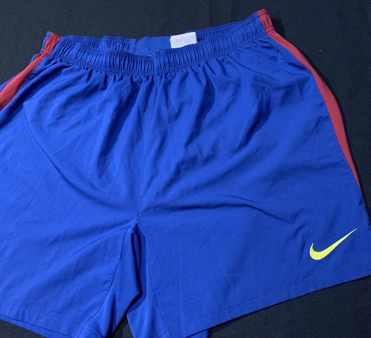 Nike Vintage Nike Barcelona shorts size Xl Size US 36 / EU 52 - 3 Thumbnail