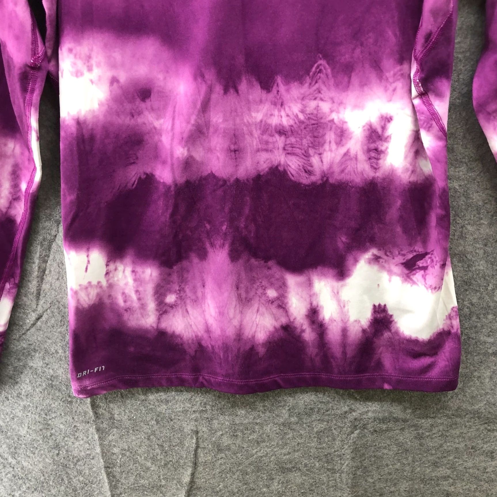 Nike Nike Pro Combat T-Shirt Womens L Purple Tie Dye Dri-Fit City Long Sleeve Slim Made Pullover Crew Neck Moisture Wicking Gym & Training Womens Clothing Size L / US 10 / IT 46 - 4 Thumbnail