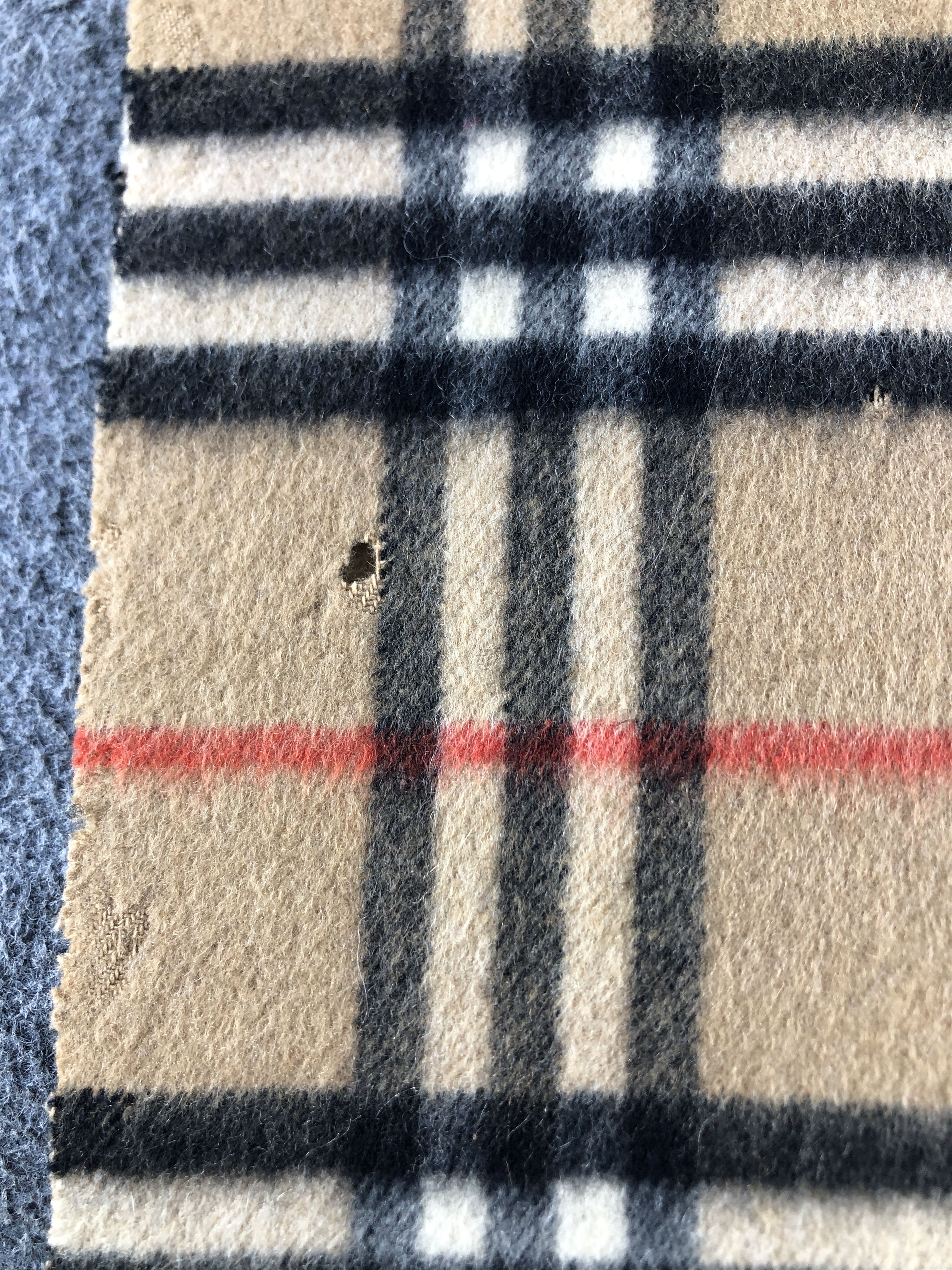 Burberry Burberrys Pure Cashmere Scarf / Muffler / Neckwear P776 Size ONE SIZE - 6 Thumbnail